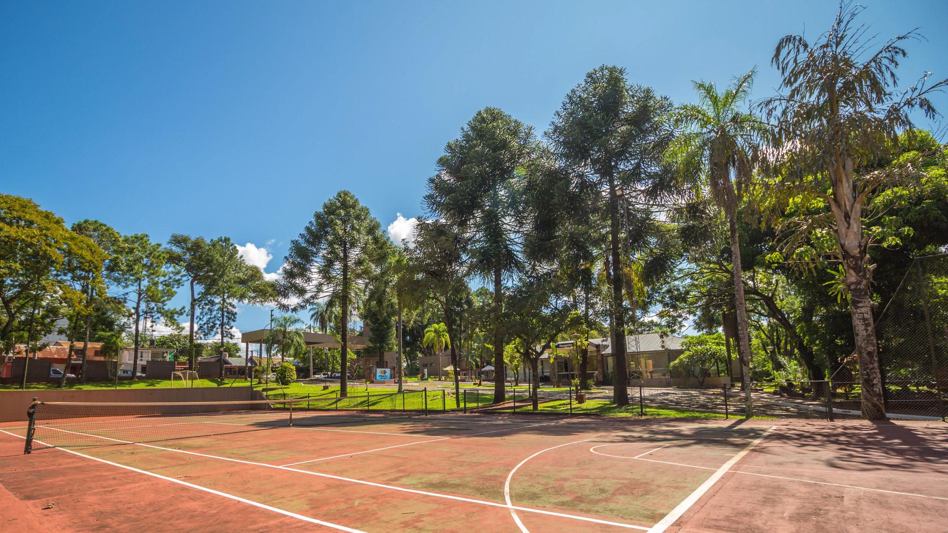 Instalaciones Recreativas Pirayu Hotel Resort