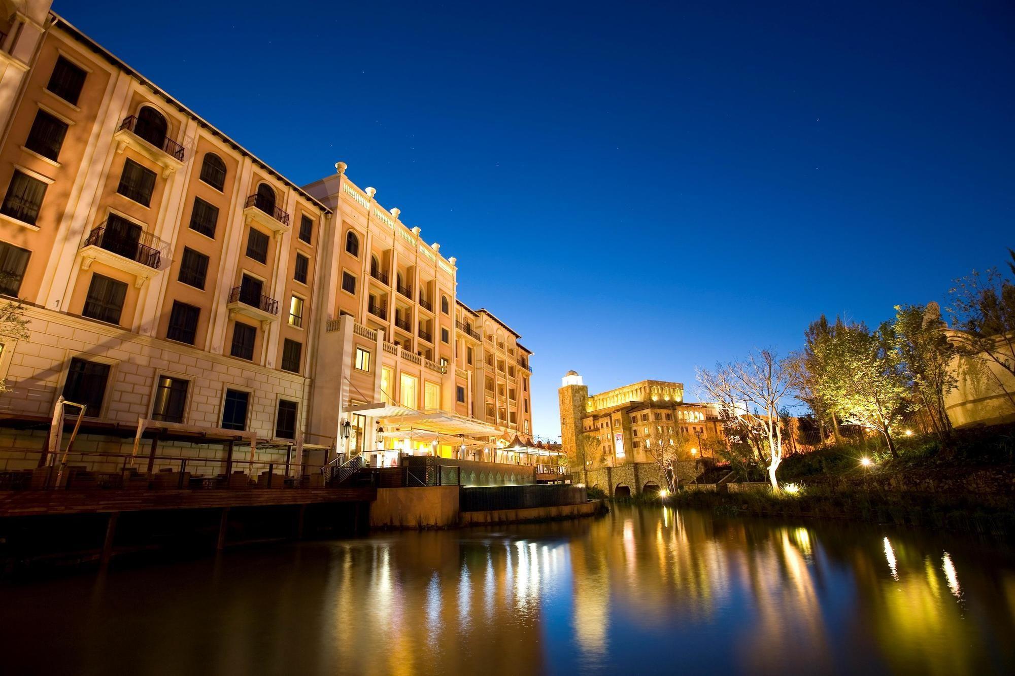 Vista Exterior Pivot Hotel Montecasino