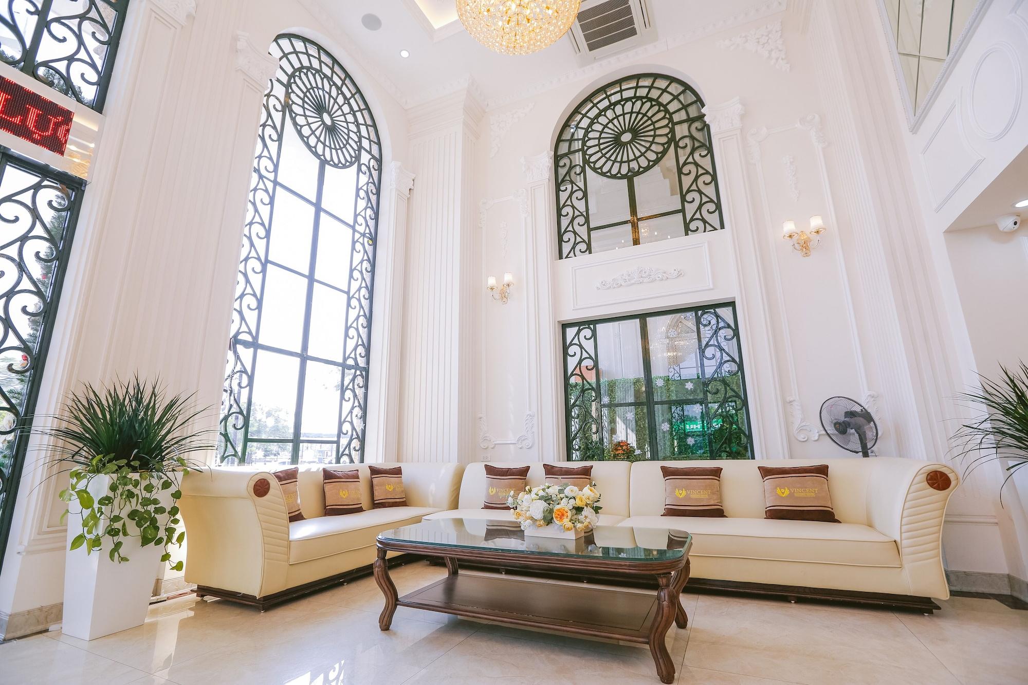 Vista Lobby Vincent Halong Hotel