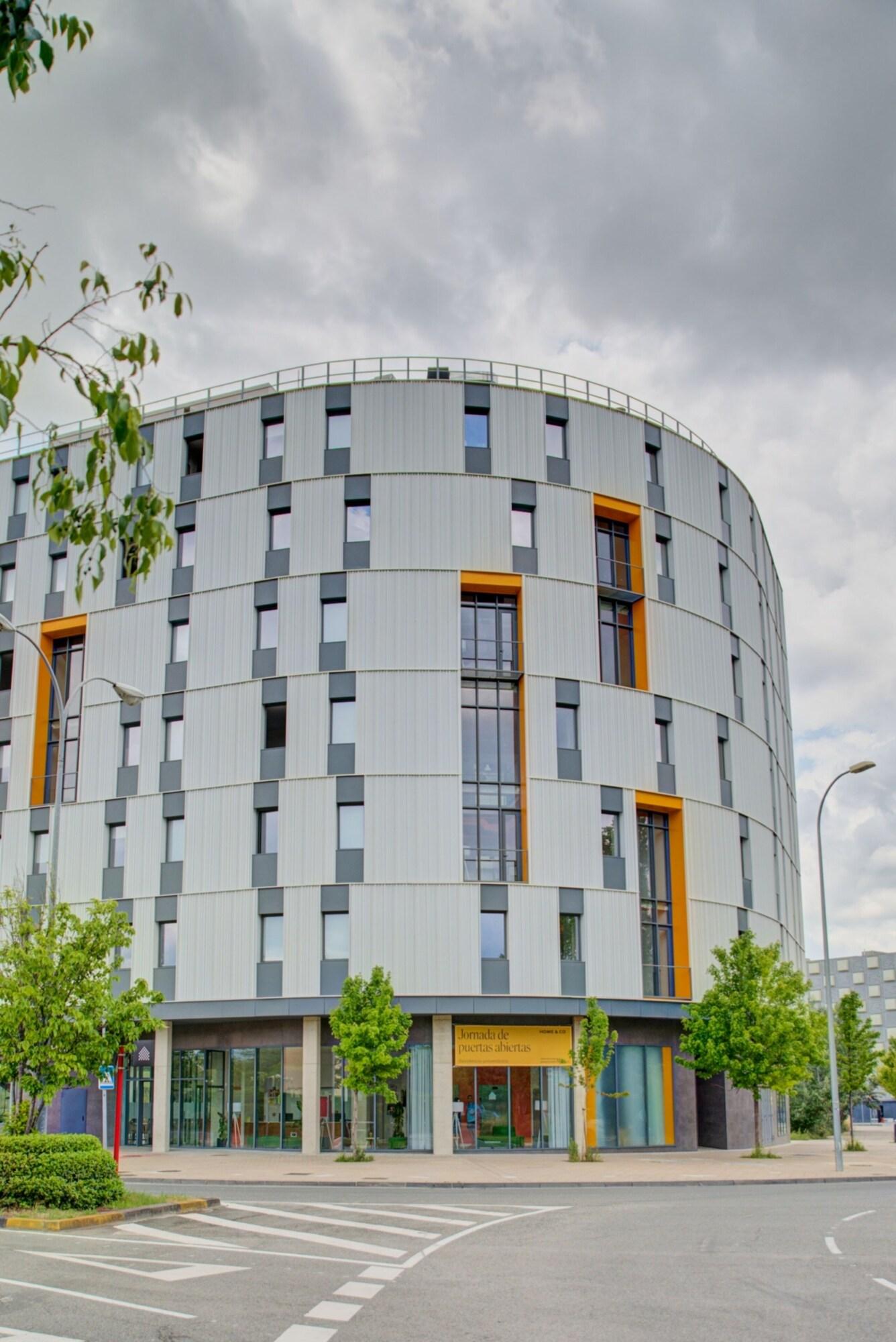 Vista Exterior Estudios y Habitaciones Modernas en PAMPLONA, SK