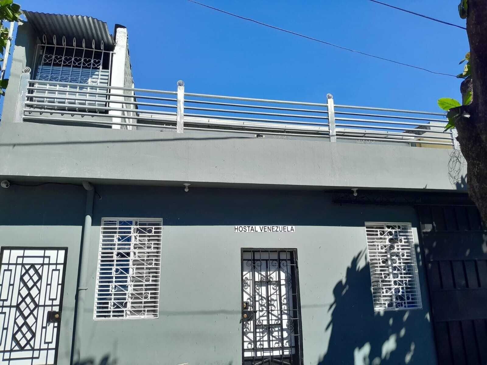 Vista Exterior HOSTAL VENEZUELA