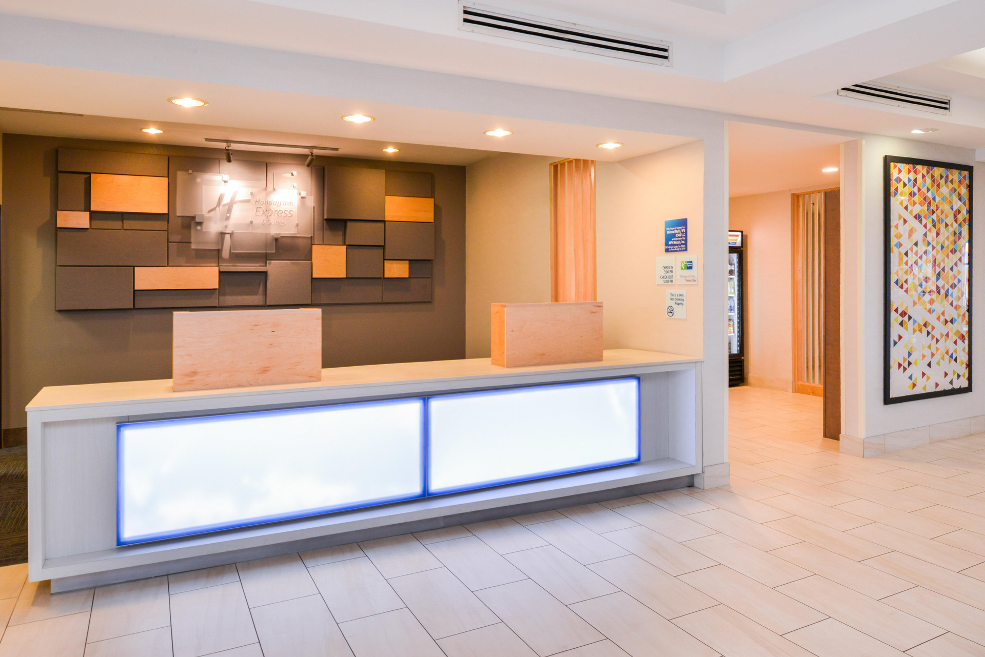 Vista Lobby Holiday Inn Express and Suites Parkersburg Mineral