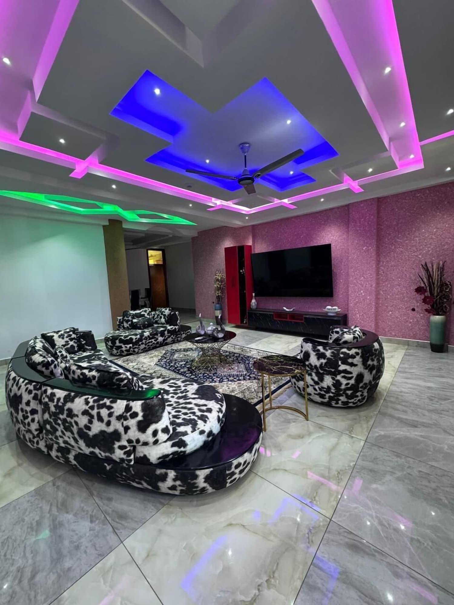 Varios Mercy Royal Heights