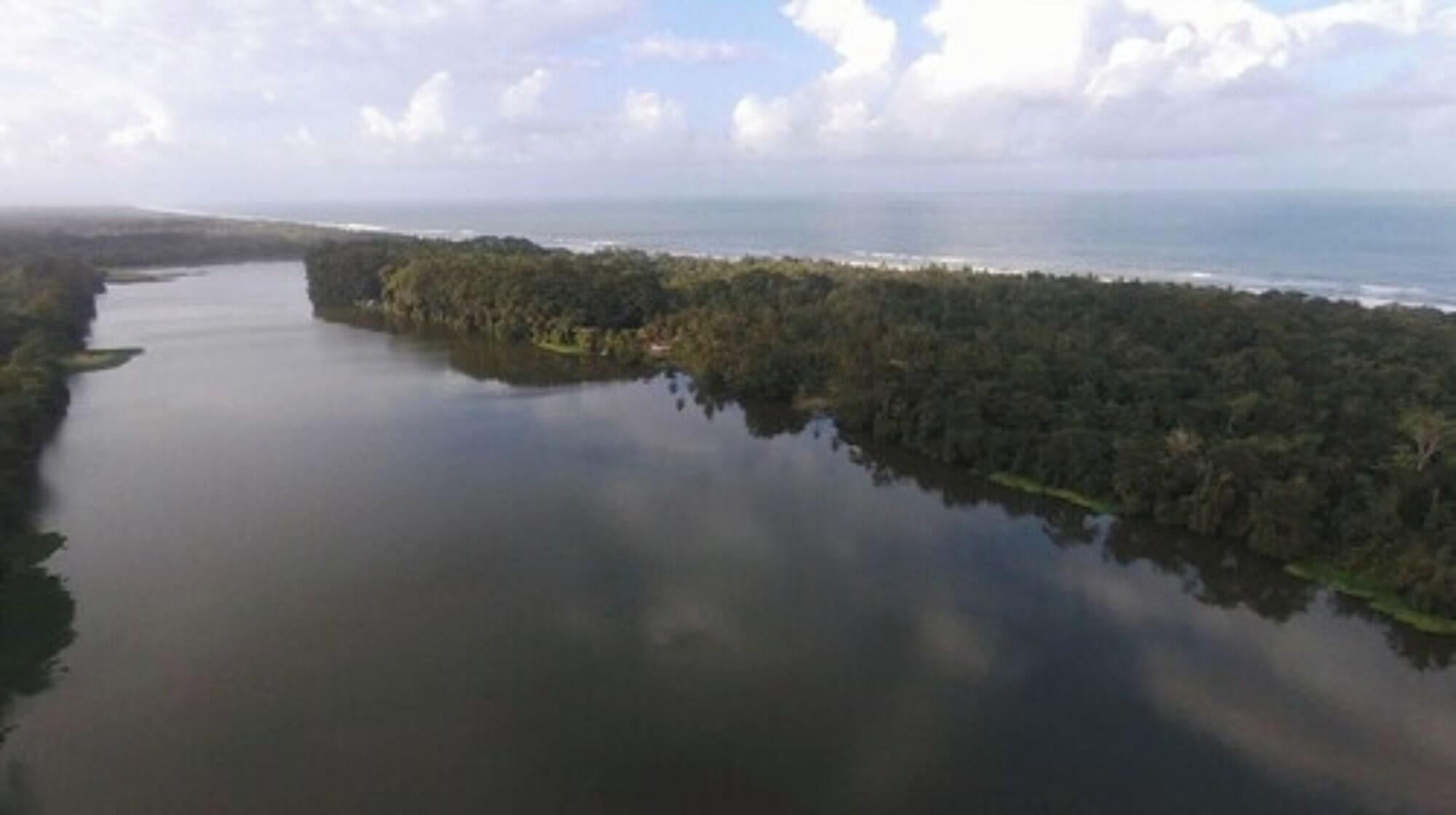 Varios Lirio Lodge