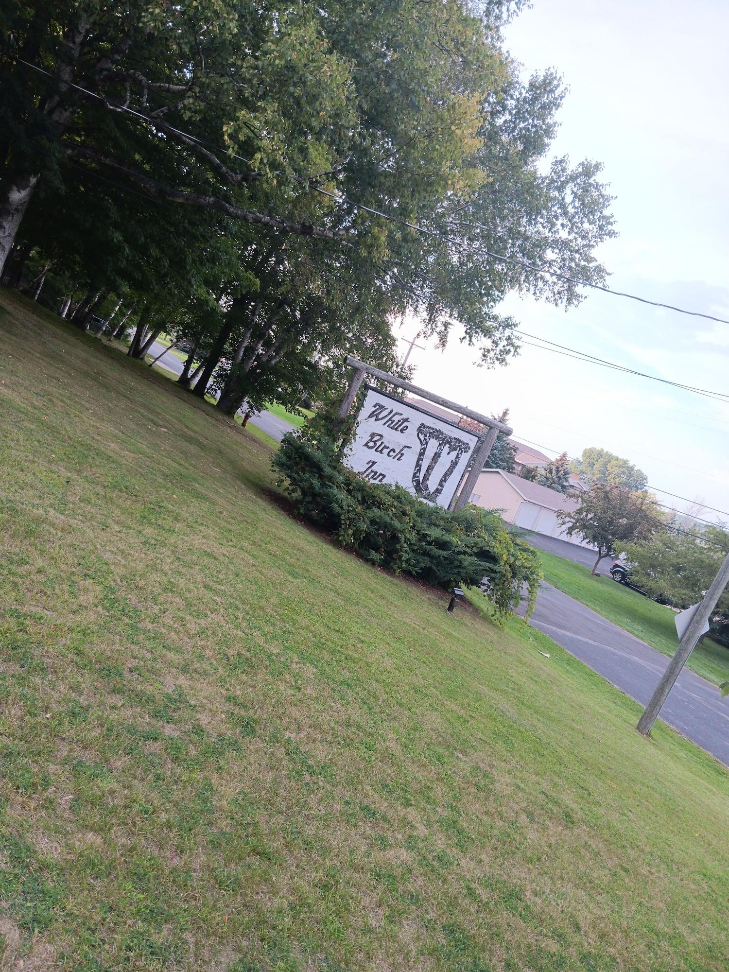 Varios White Birch Inn