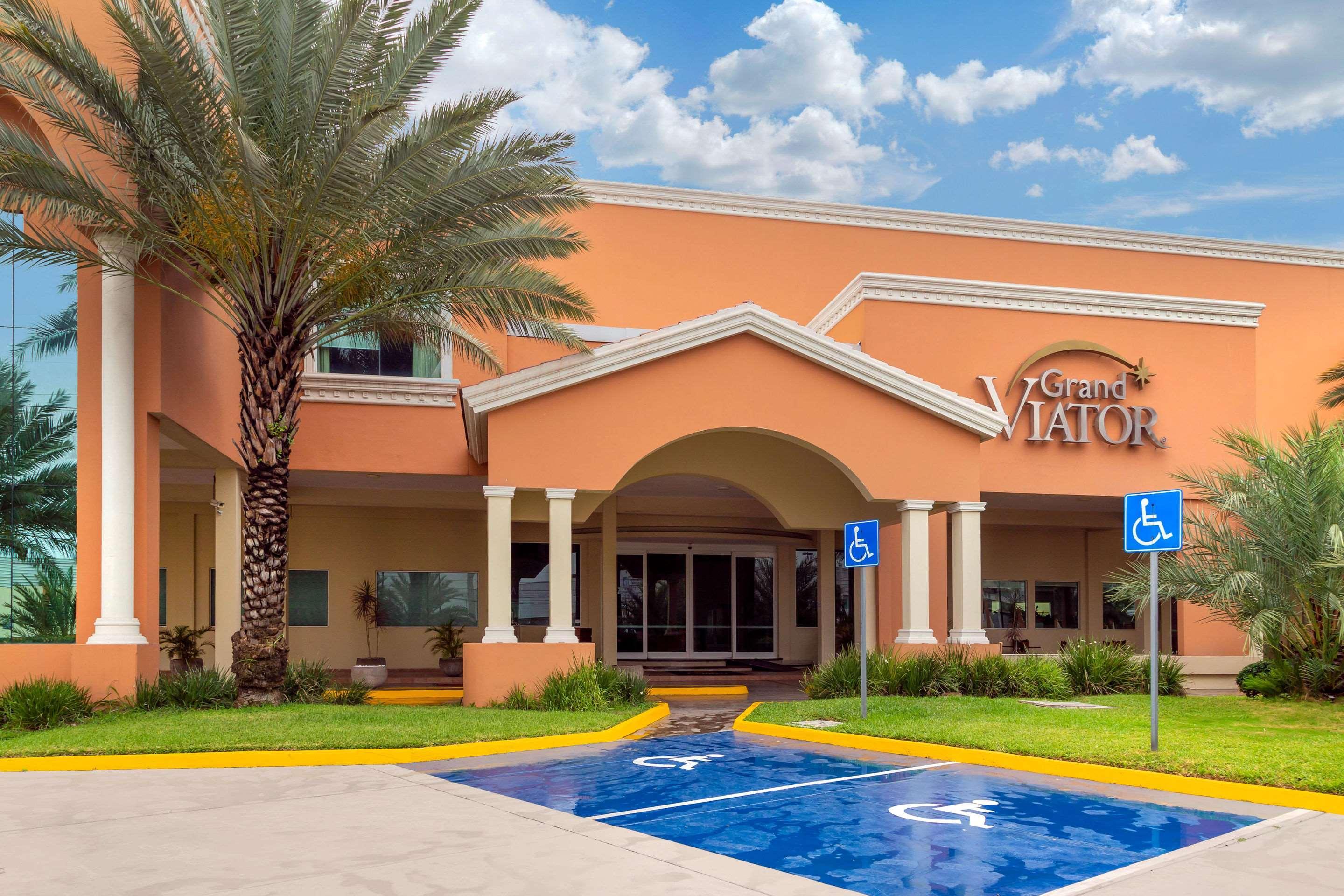Vista Exterior Comfort Inn Monterrey Norte