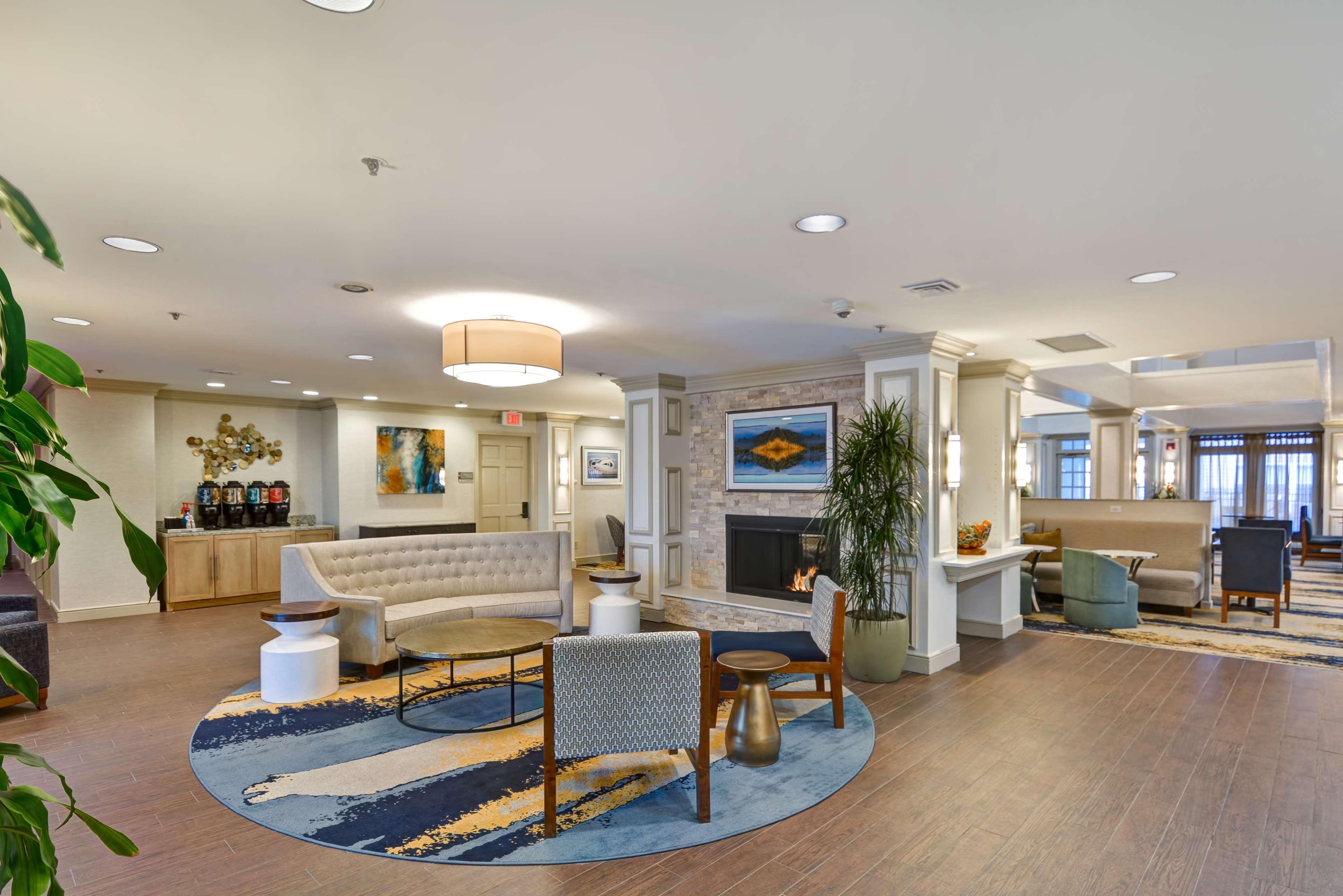 Vista Lobby Homewood Suites by Hilton Windsor Locks Hartford