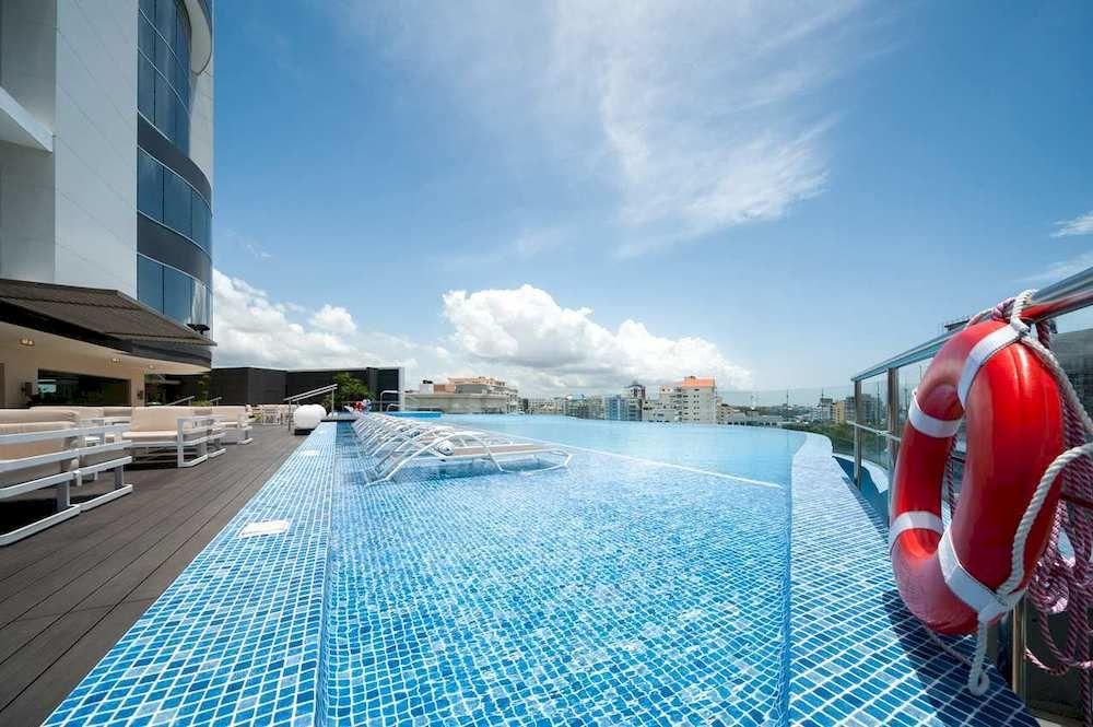 Vista da piscina Embassy Suites by Hilton Santo Domingo