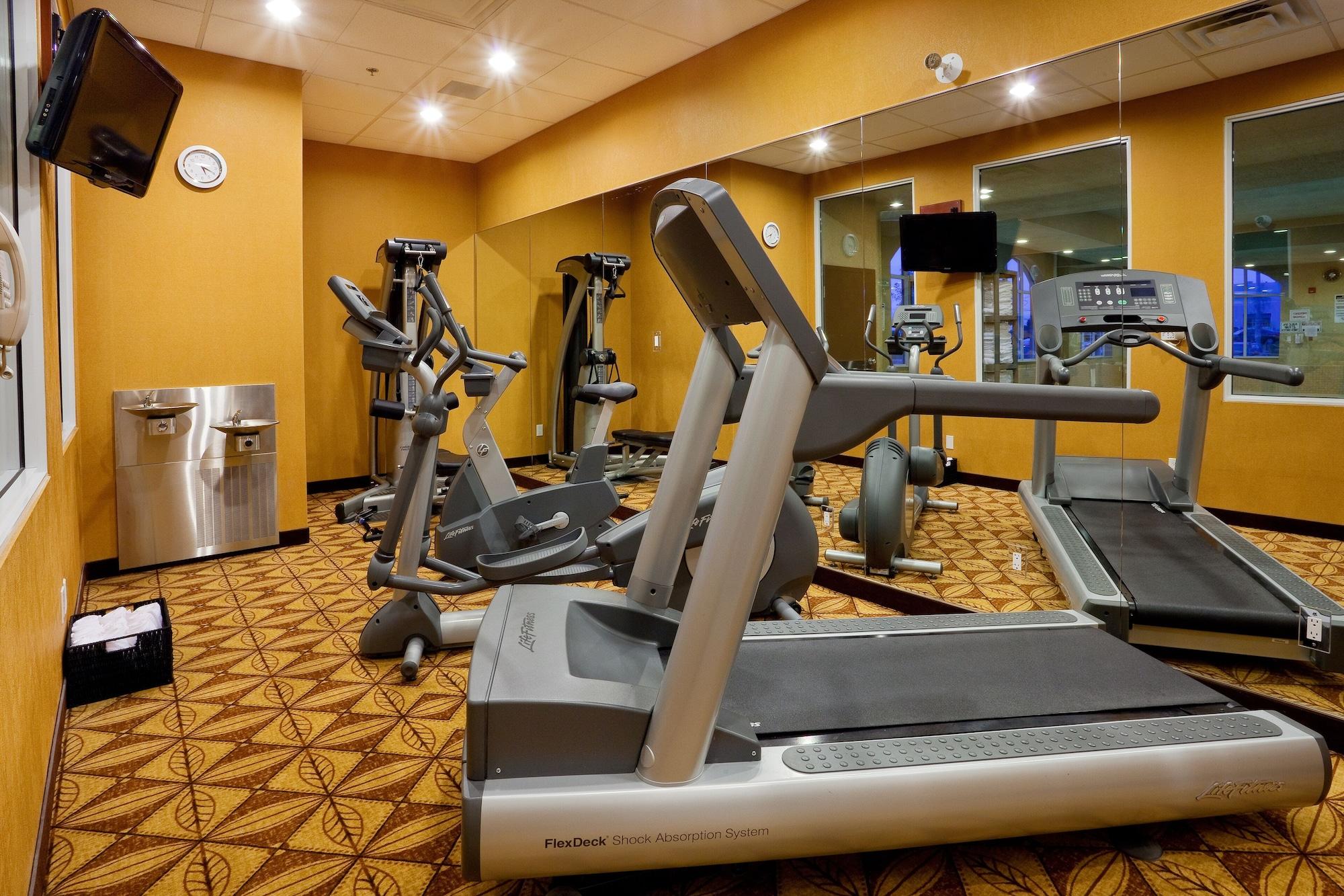 Gimnasio Holiday Inn Express Hotel & Suites CLARINGTON - BOWMANVILLE by IHG