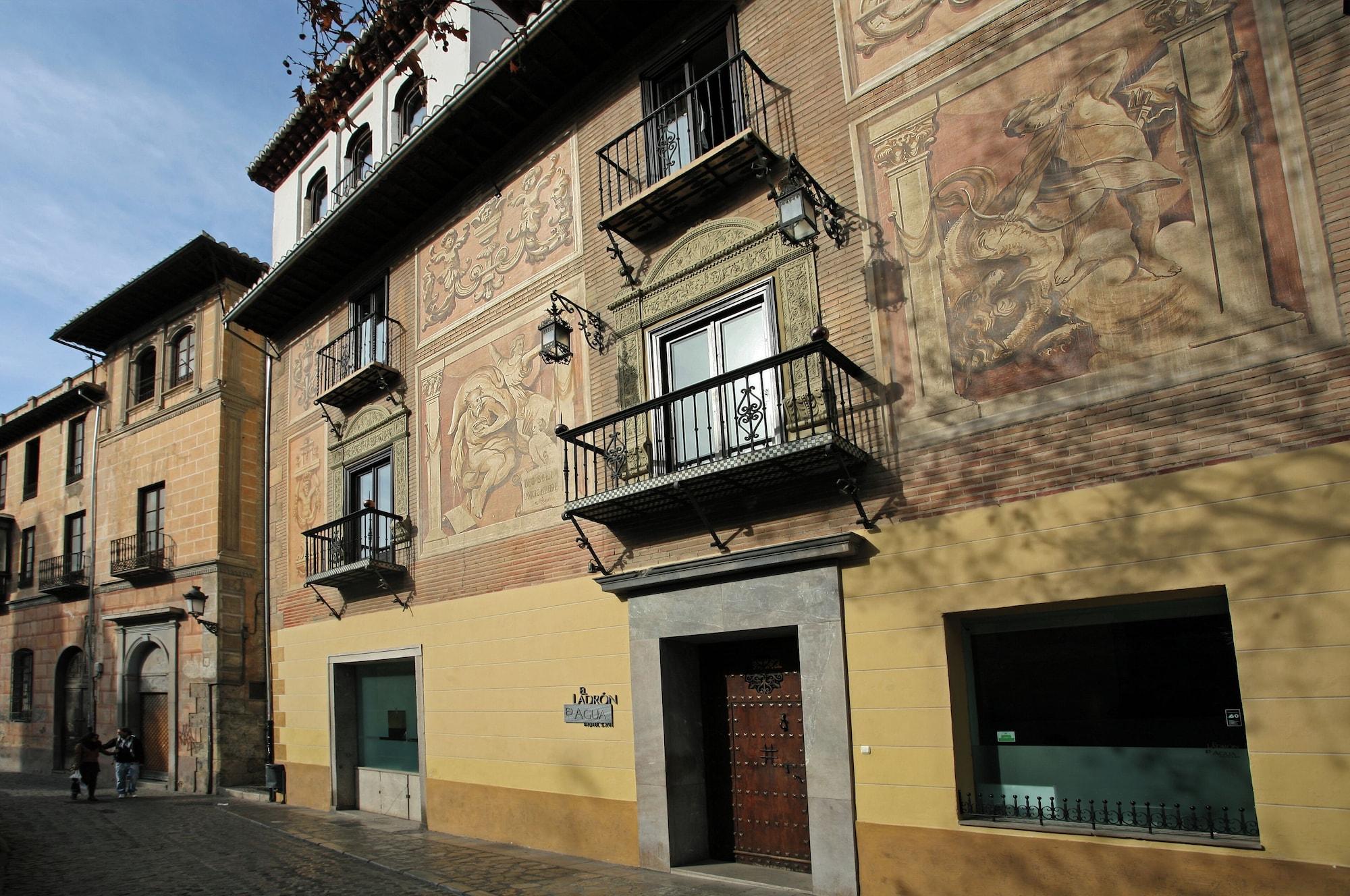 Vista Exterior El Ladron de Agua Palacete