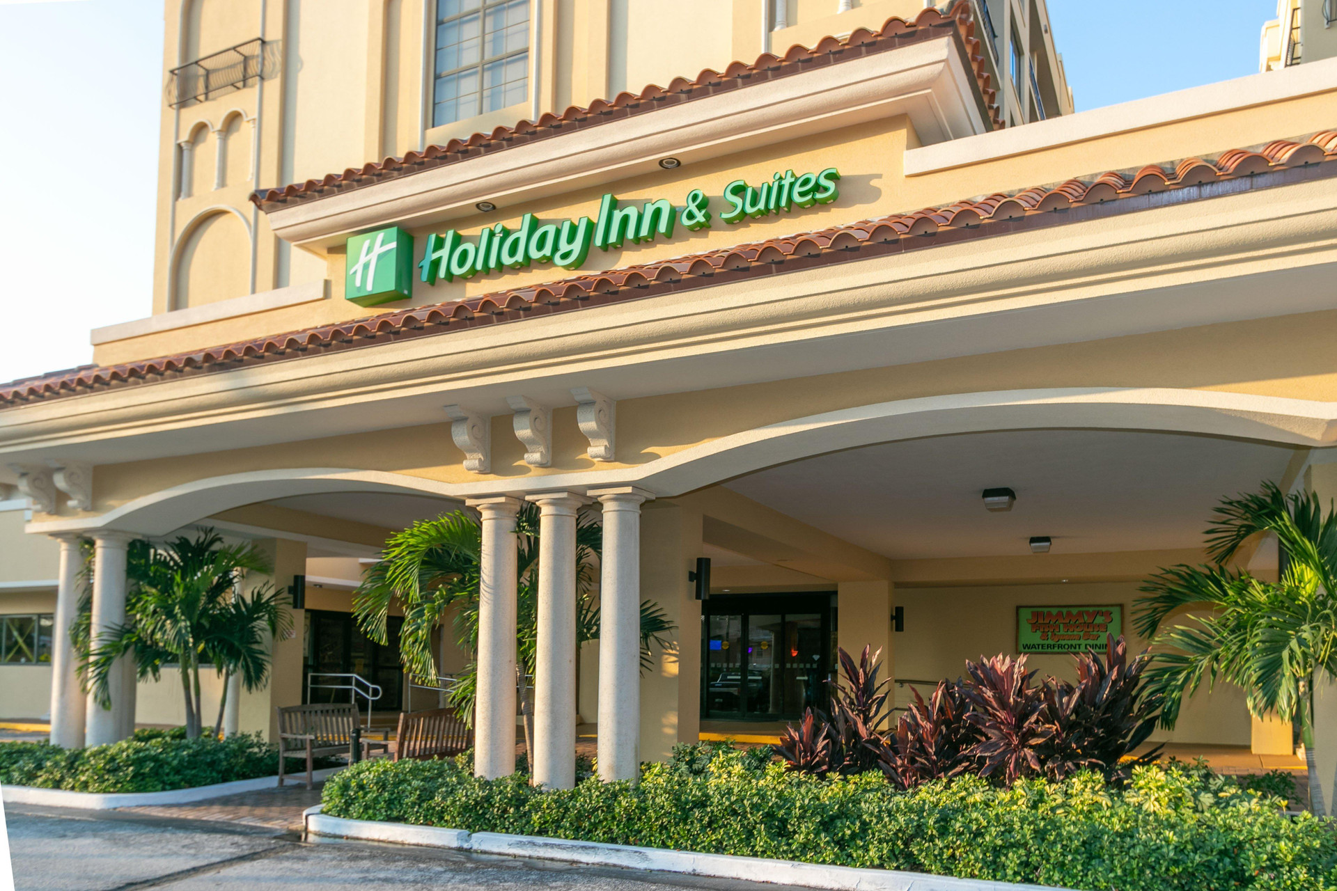 Vista Exterior Holiday Inn & Suites Clearwater Beach by IHG