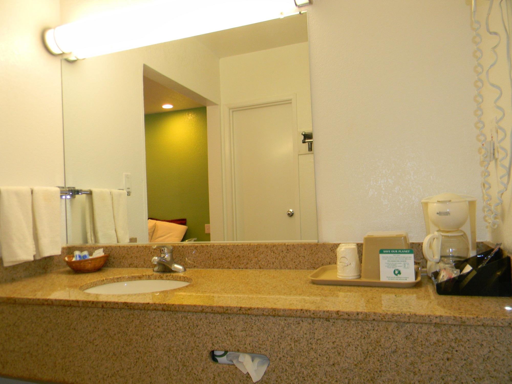Equipamiento de Habitación Rodeway Inn Alameda-Oakland