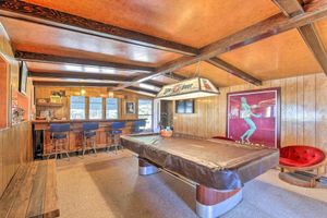 Alquiler Vacacional - Retro Rhinelander Lake Retreat w/ Fire Pit!