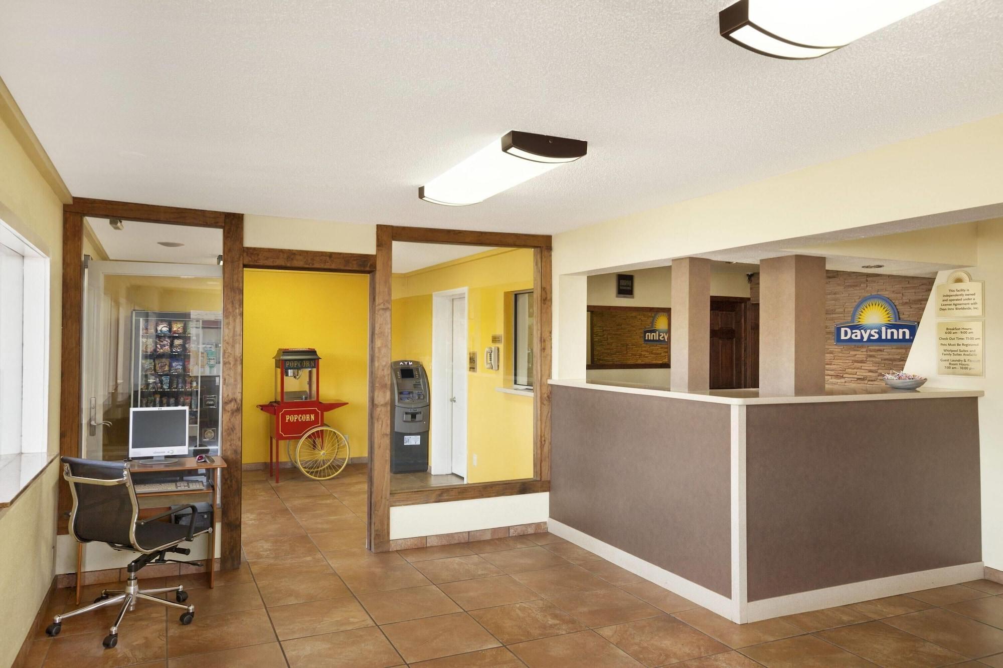 Vista Lobby Days Inn by Wyndham Champaign/Urbana