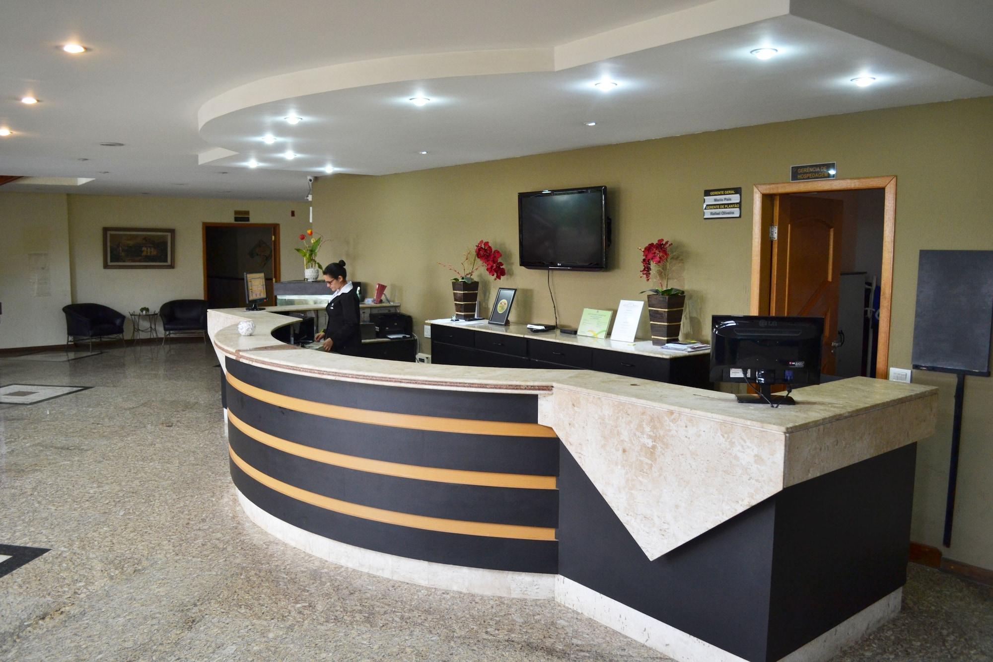Vista Lobby Colonial Plaza Hotel