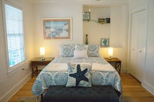 Alquiler Vacacional - Casa Louisa - Charming 2 Bedroom in Old Town - Right off Duval/Great Front Porch