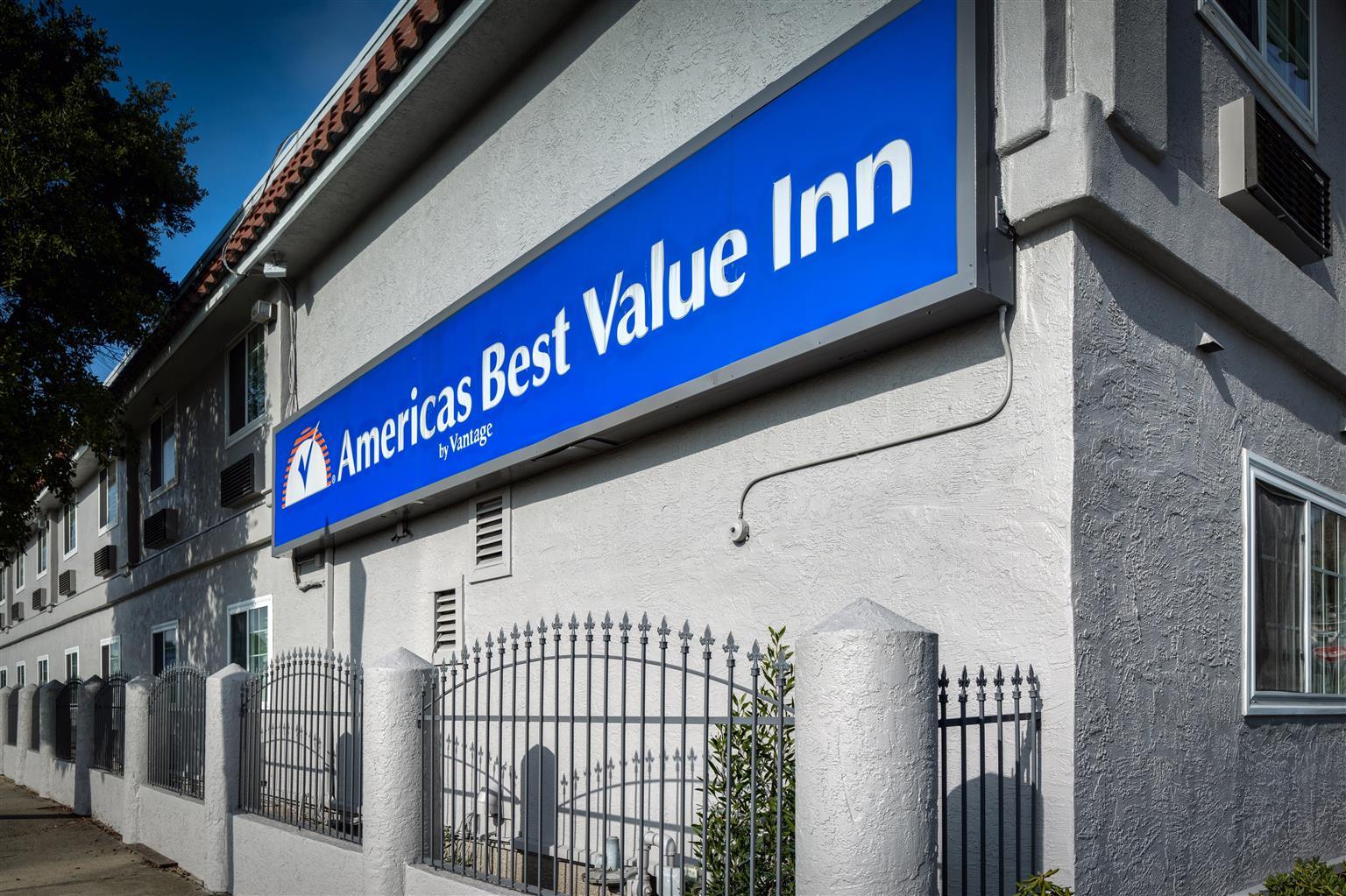Vista Exterior Americas Best Value Inn Richmond San Francisco