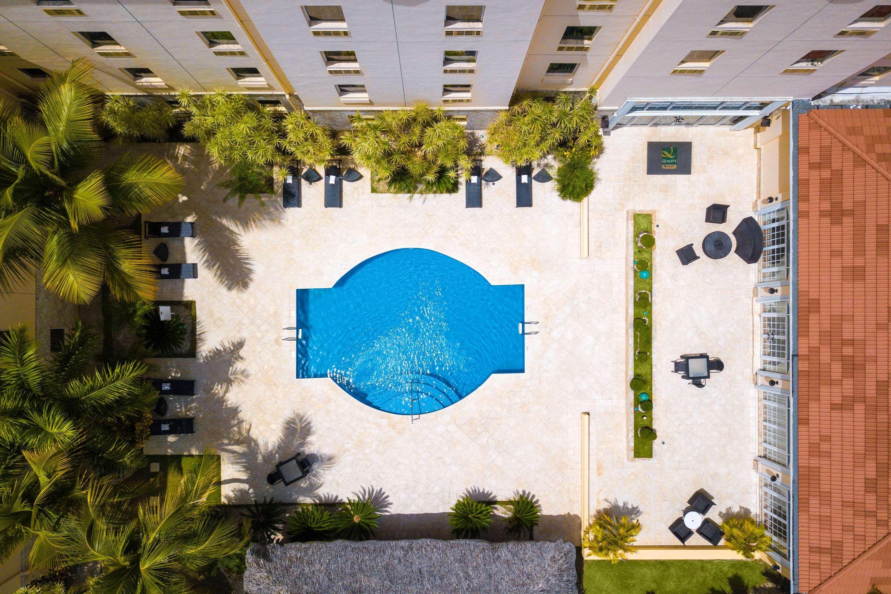 Vista da piscina Quality Hotel Real Aeropuerto Santo Domingo
