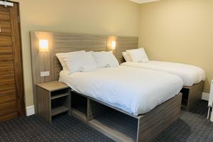 Alojamiento - De Regency Style Hotel