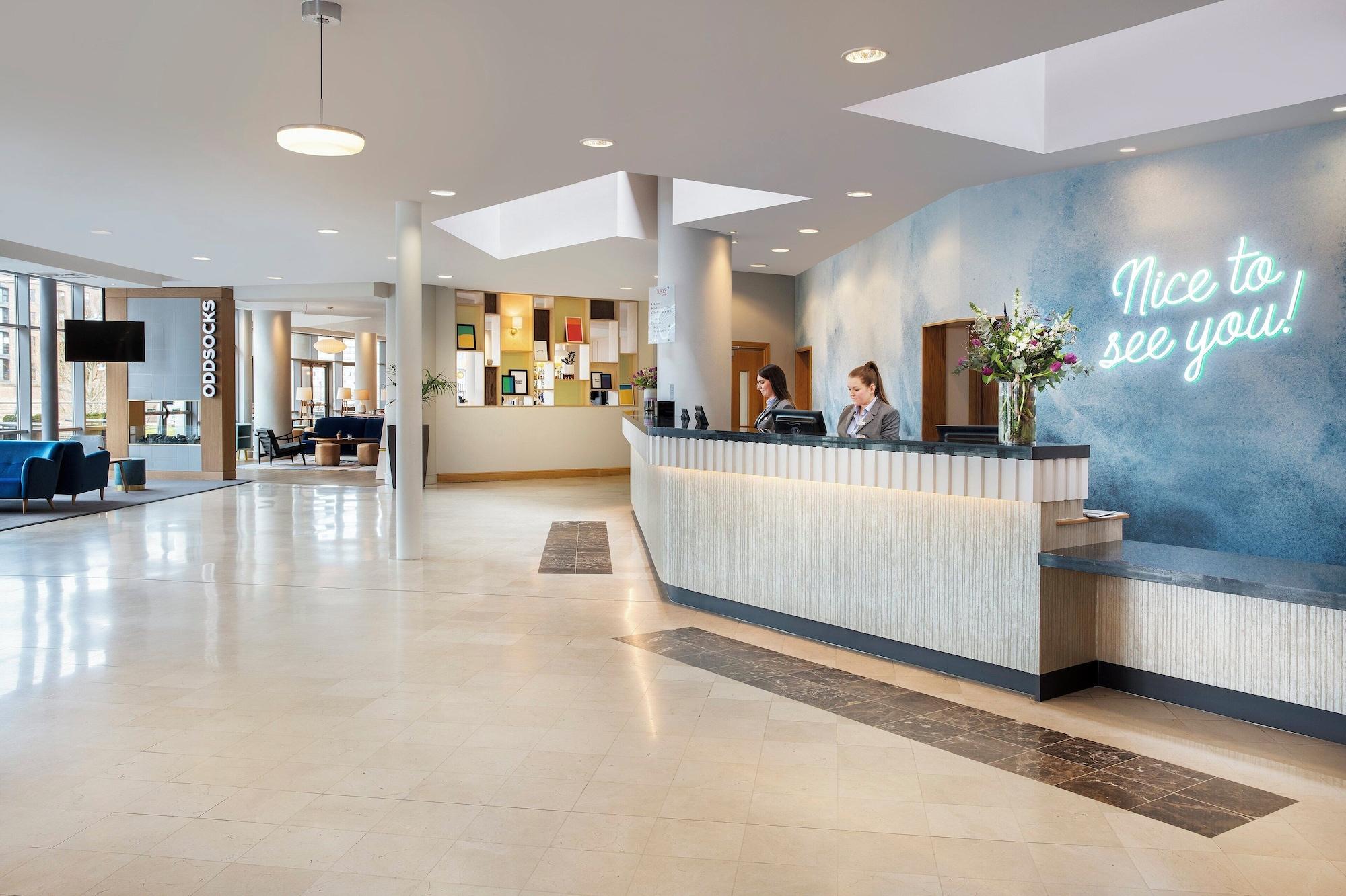 Vista Lobby Leonardo Hotel Liverpool