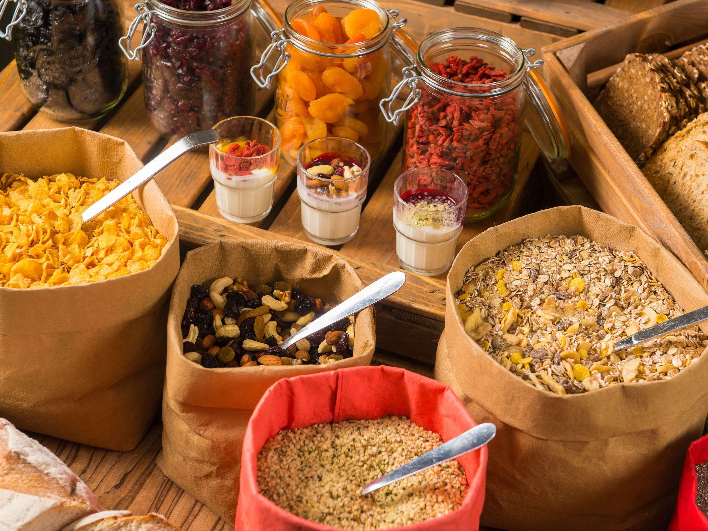 Vista Exterior ibis Granville Port de plaisance