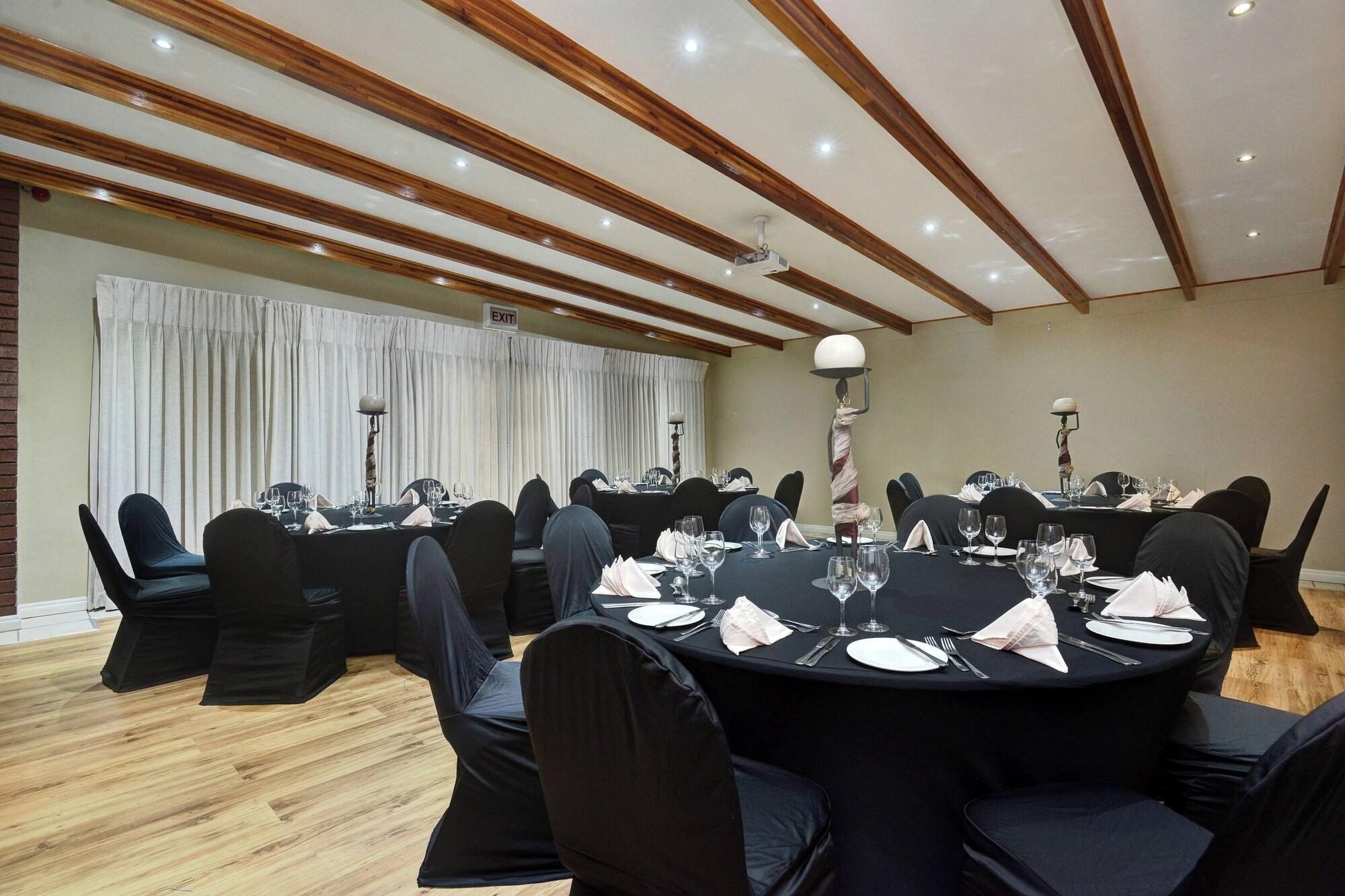 Sala de Reuniones Protea Hotel by Marriott Mahikeng