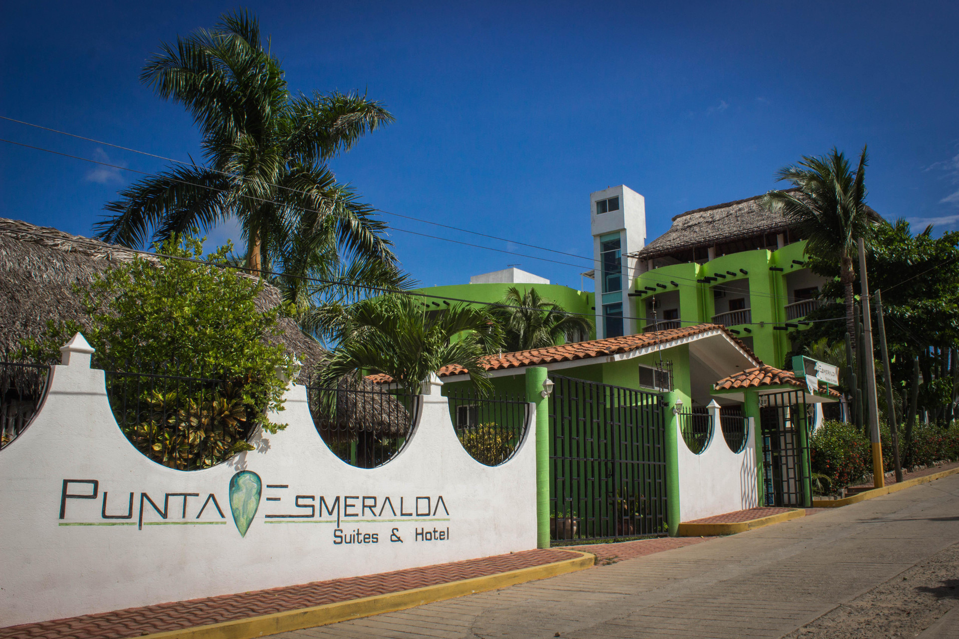 Vista Exterior Suites & Hotel Punta Esmeralda