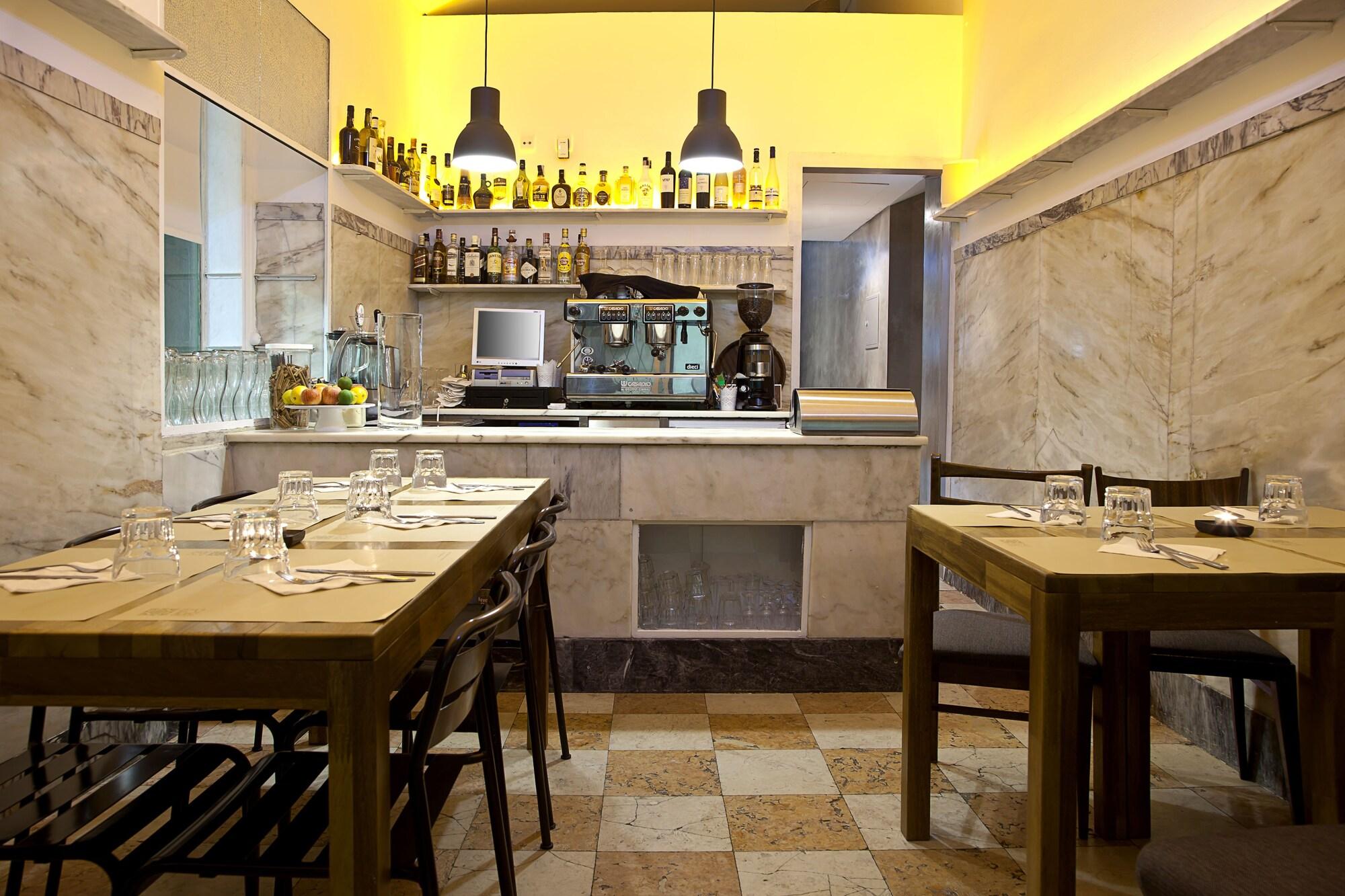 Bar/Salón Santa Bica