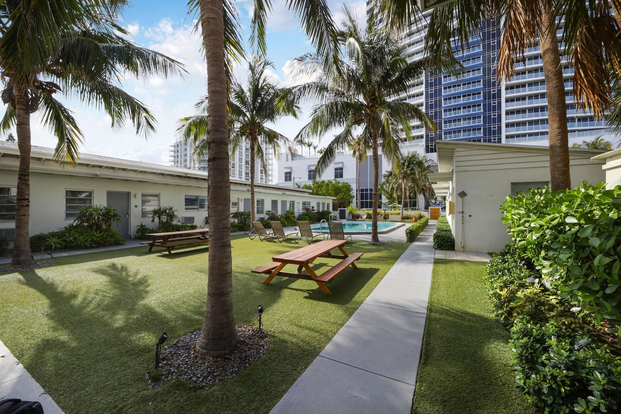 Vista da piscina Fortuna Hotel