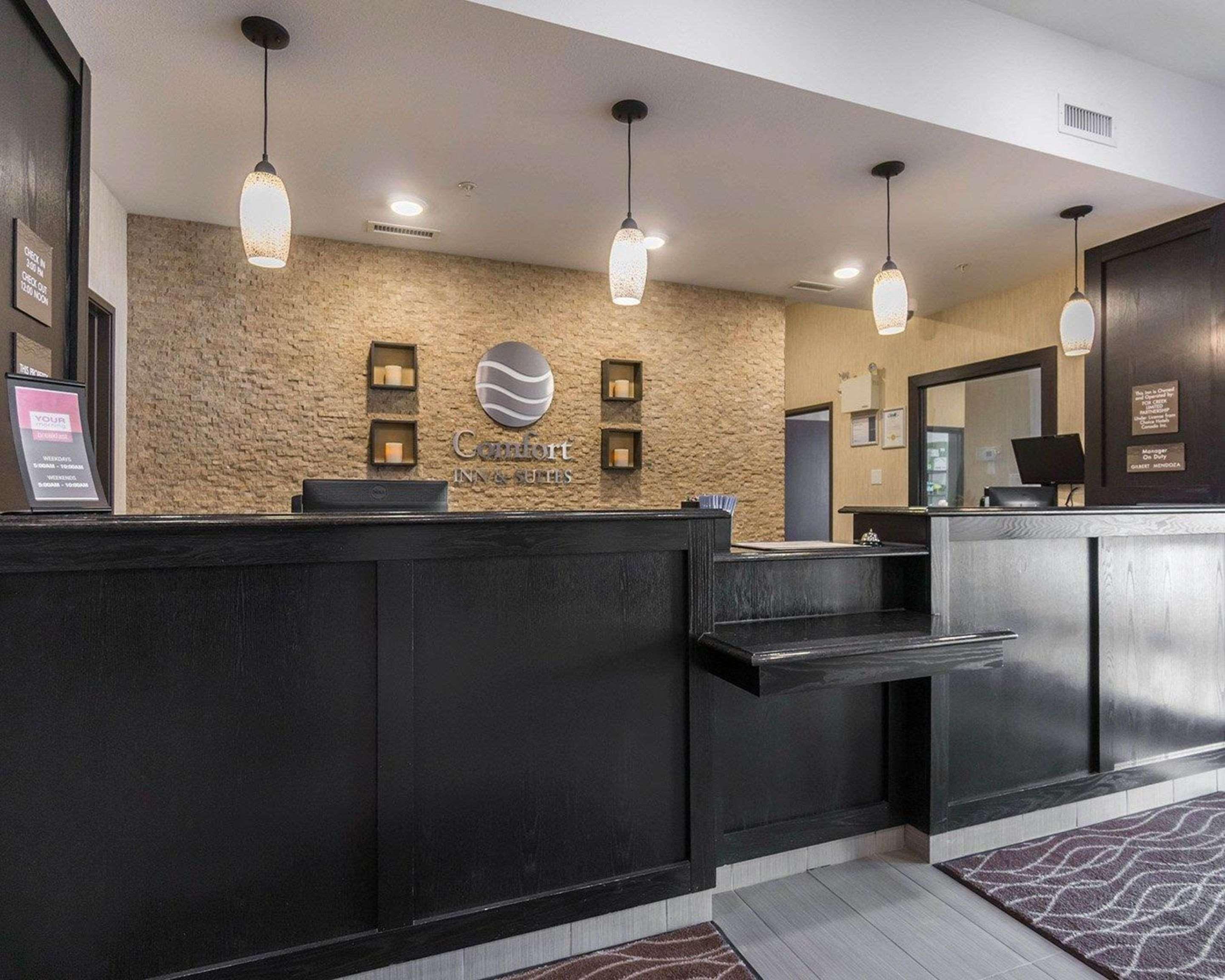 Vista Lobby Comfort Inn & Suites Fox Creek