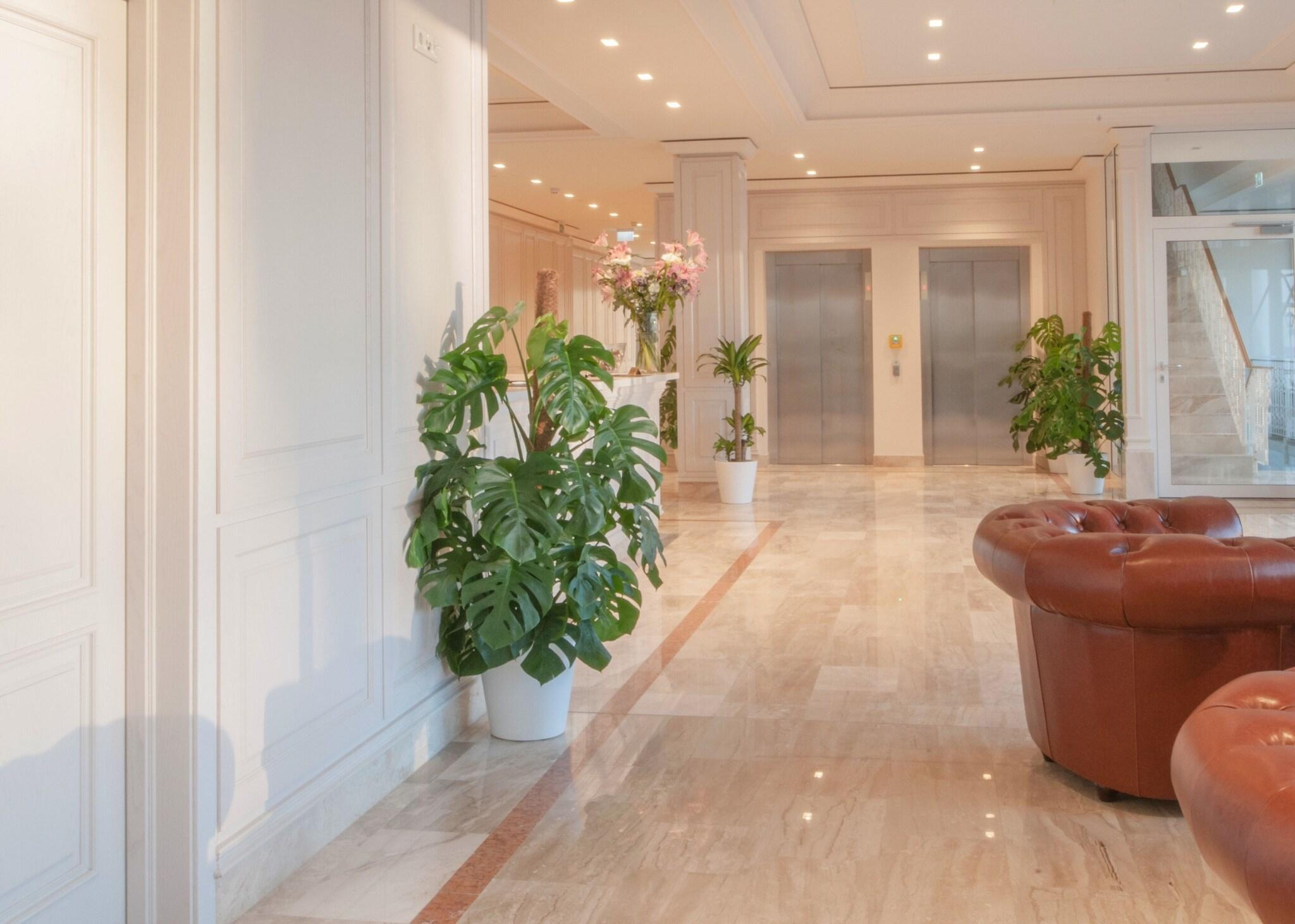 Vista Lobby Grand Hotel Palladium Munich