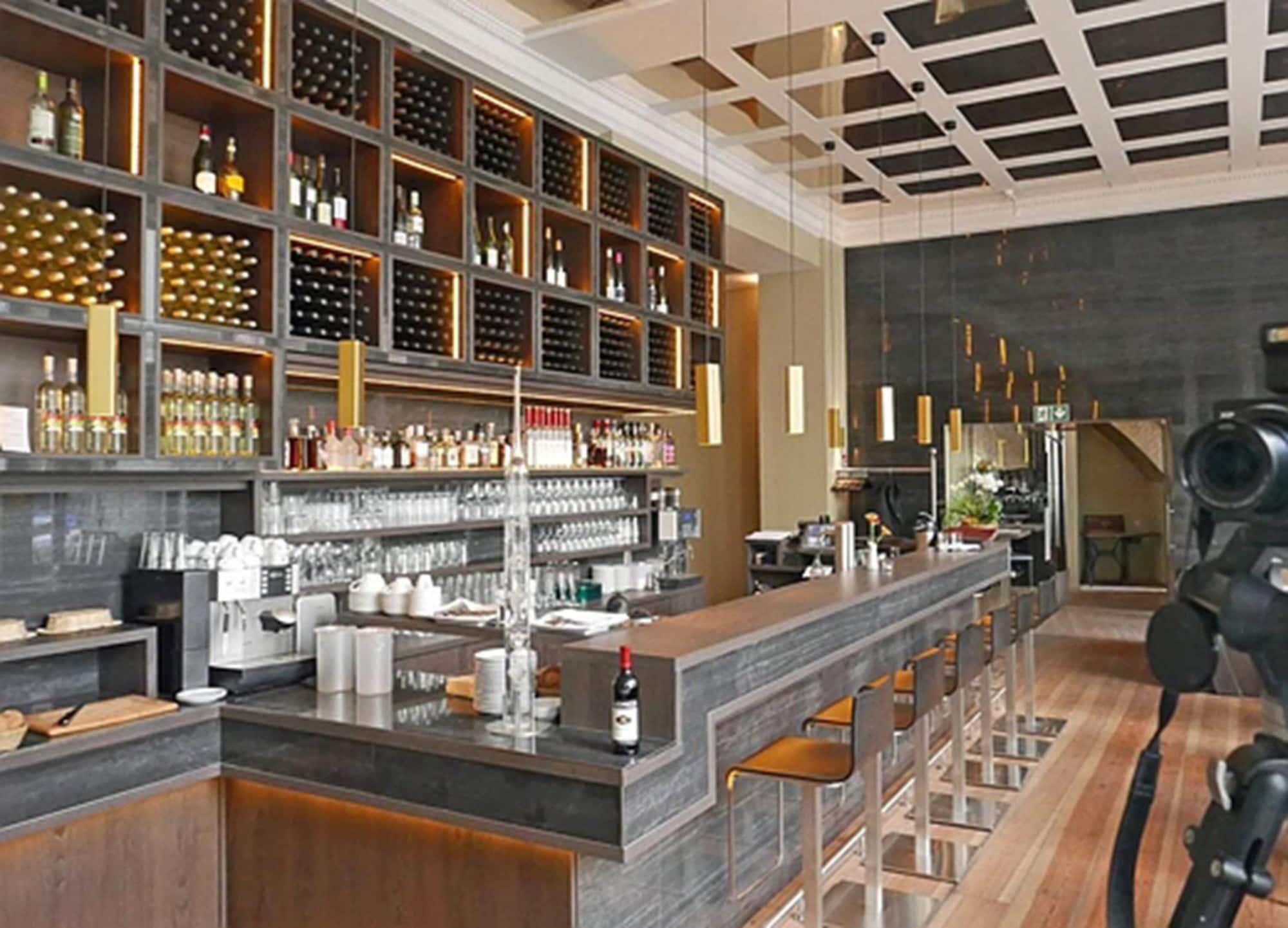 Bar/Salón Arte Luise – Self-Check In