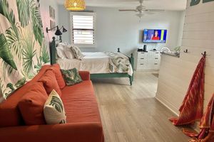 Alquiler Vacacional - Beautiful St Pete Beach studio condo, heated pool!