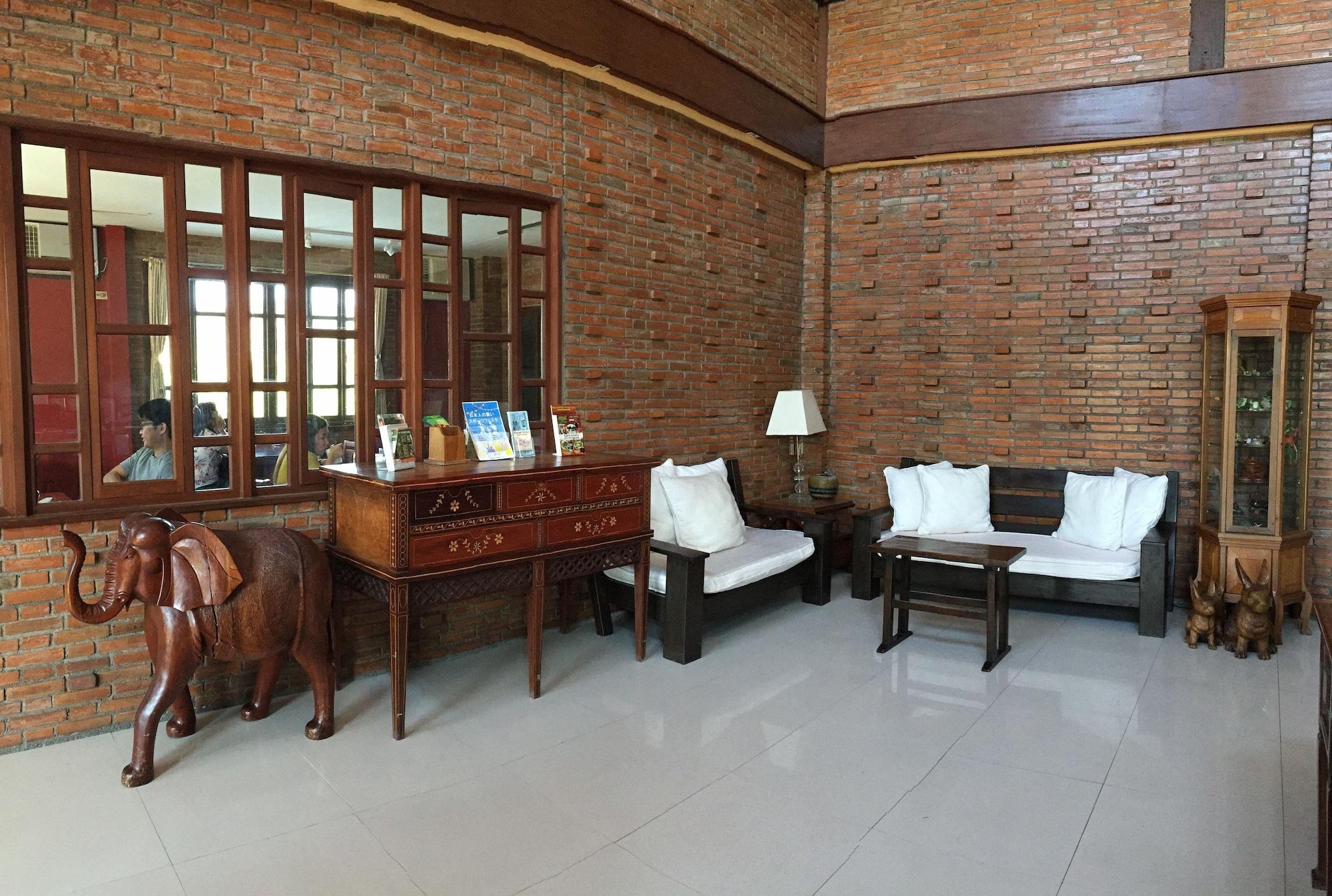 Vista Lobby Mango Valley Hotel 1