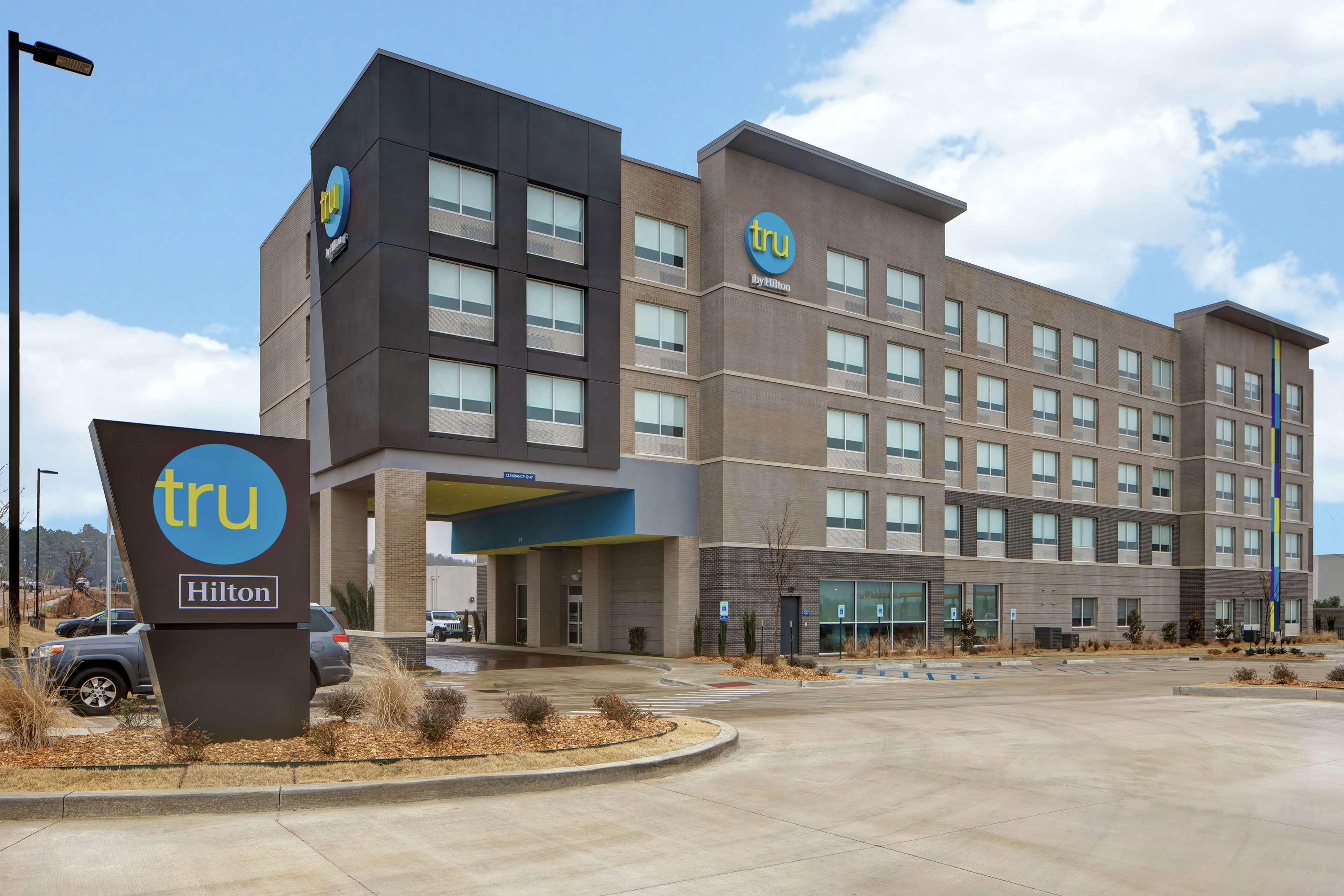 Vista Exterior Tru by Hilton Oxford