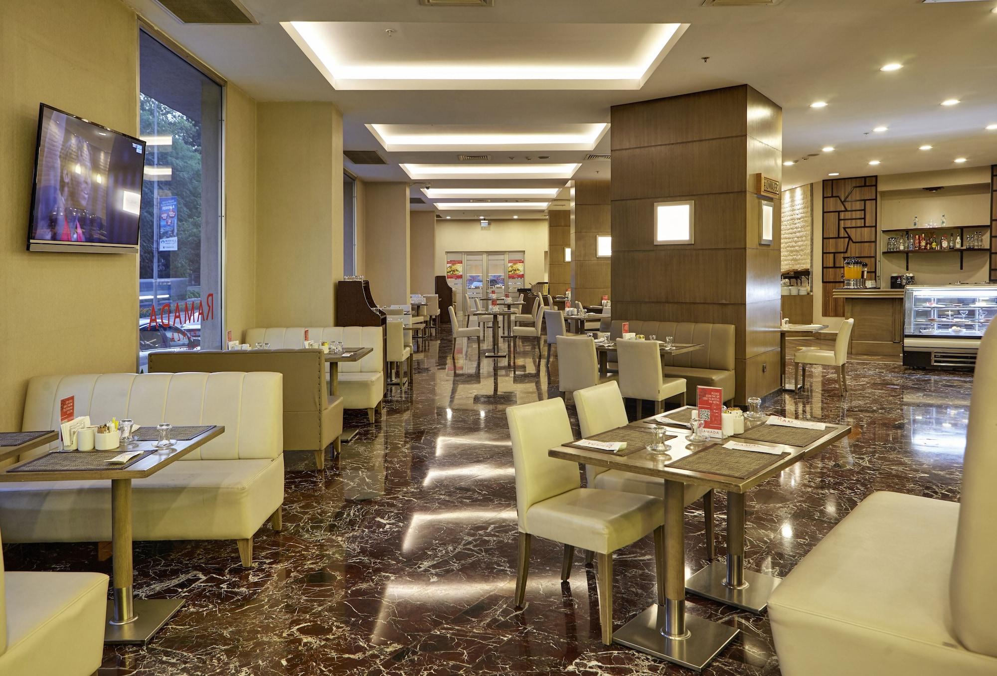 Restaurant Ramada Plaza by Wyndham Izmir