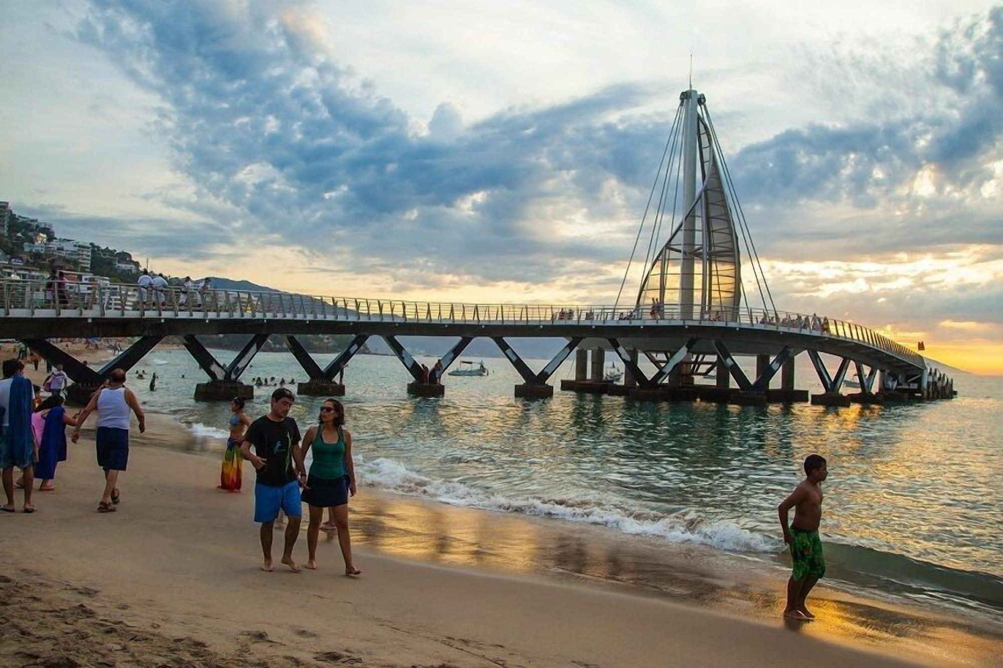 Playa La Iguana Vallarta LGBT - Adults Only - Romantic Zone - Party Clubbing Street