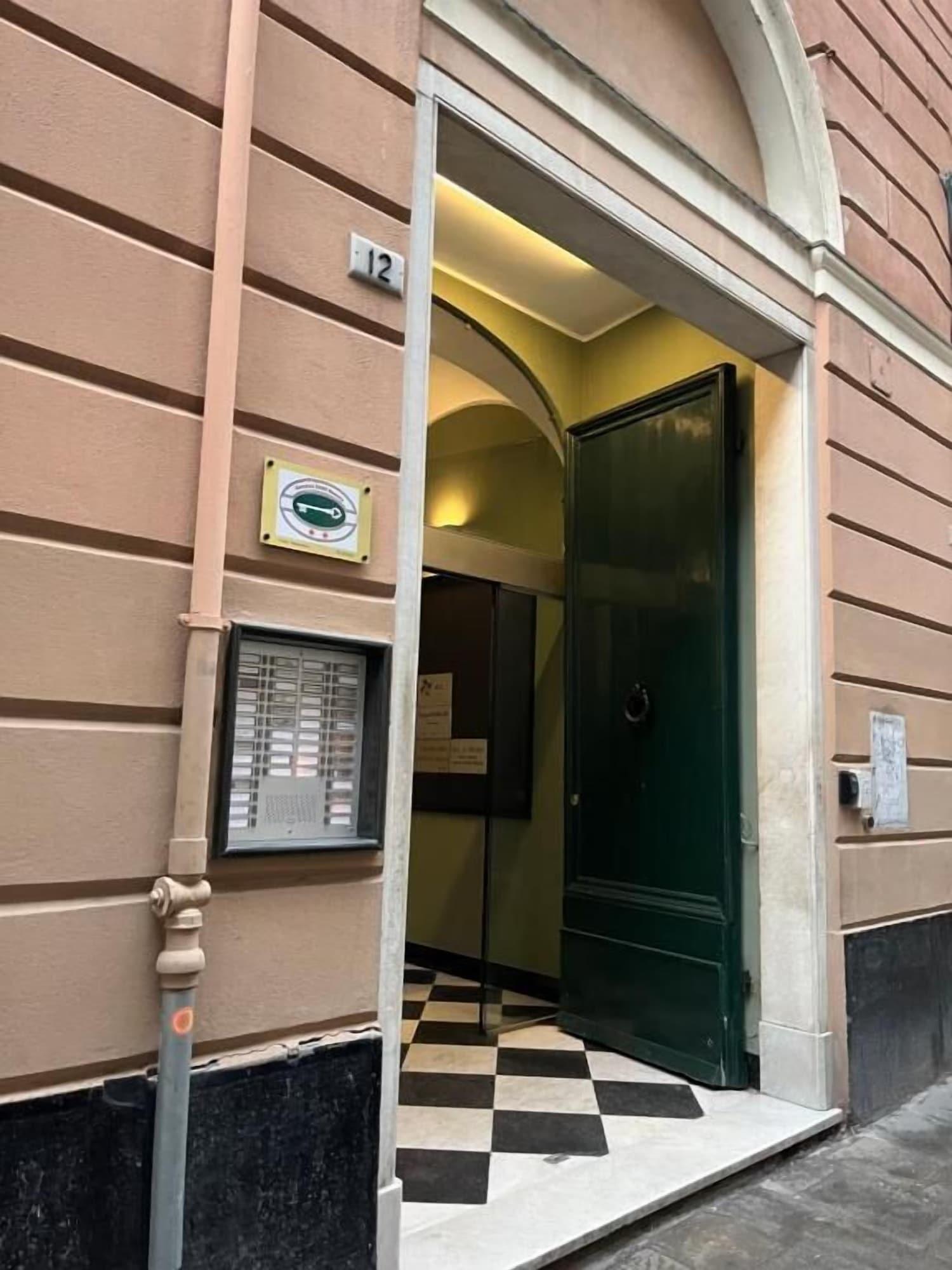 Vista Exterior Genova Gold Rooms