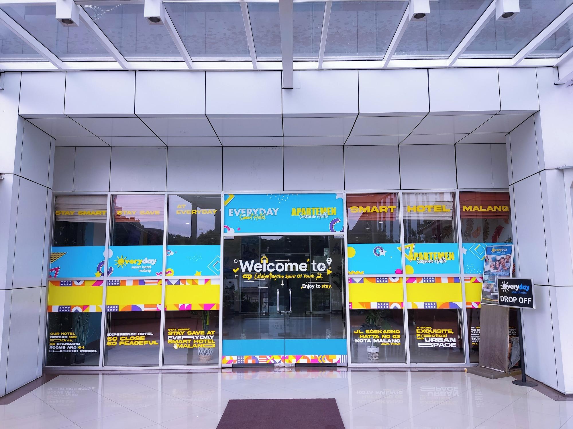 Vista Exterior Everyday Smart Hotel Malang