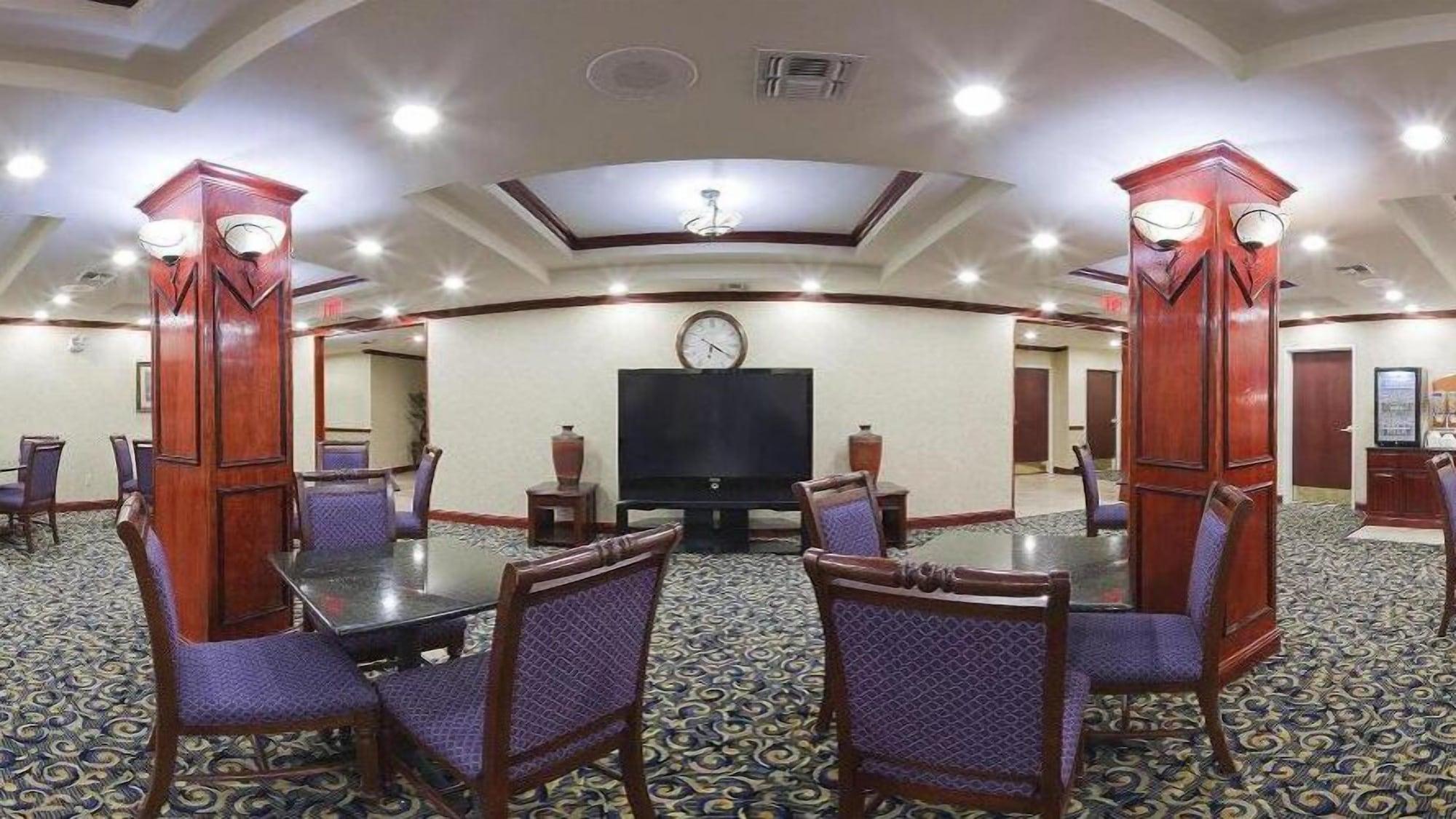 Vista Lobby Holiday Inn Express & Suites Pampa by IHG