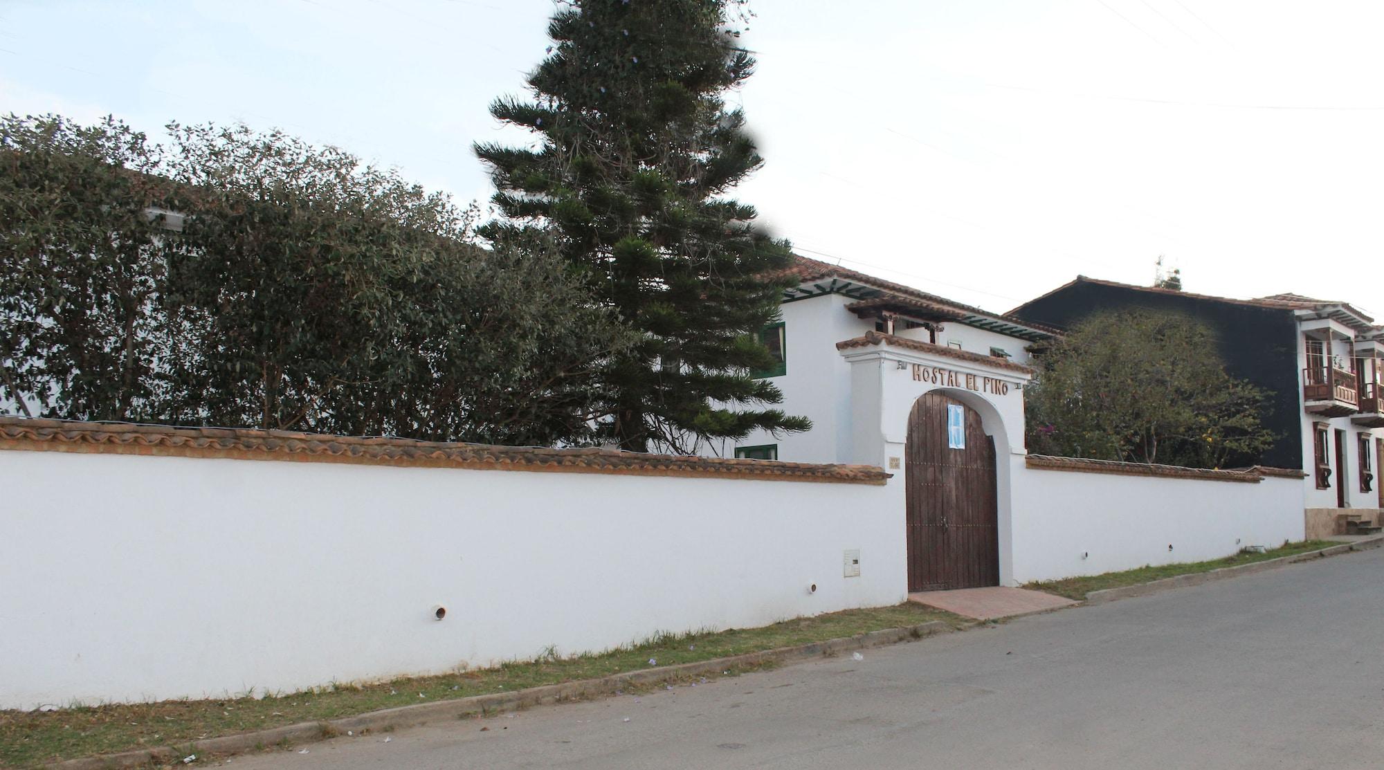Vista Exterior Hostal El Pino