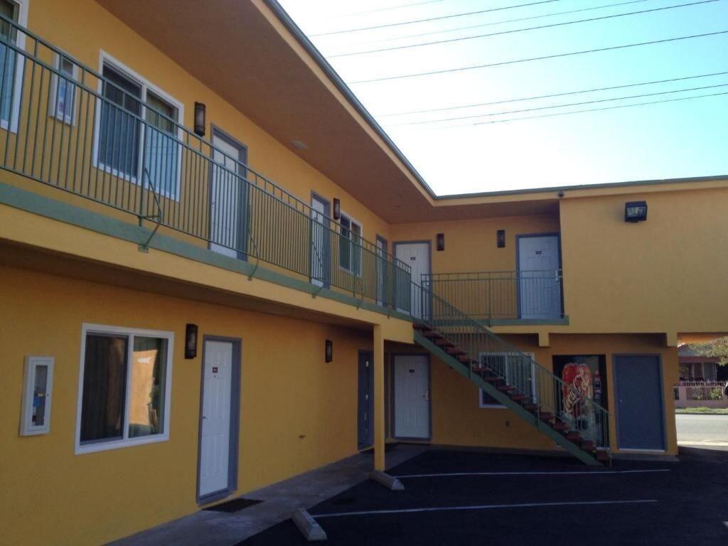 Varios El Rancho Motel