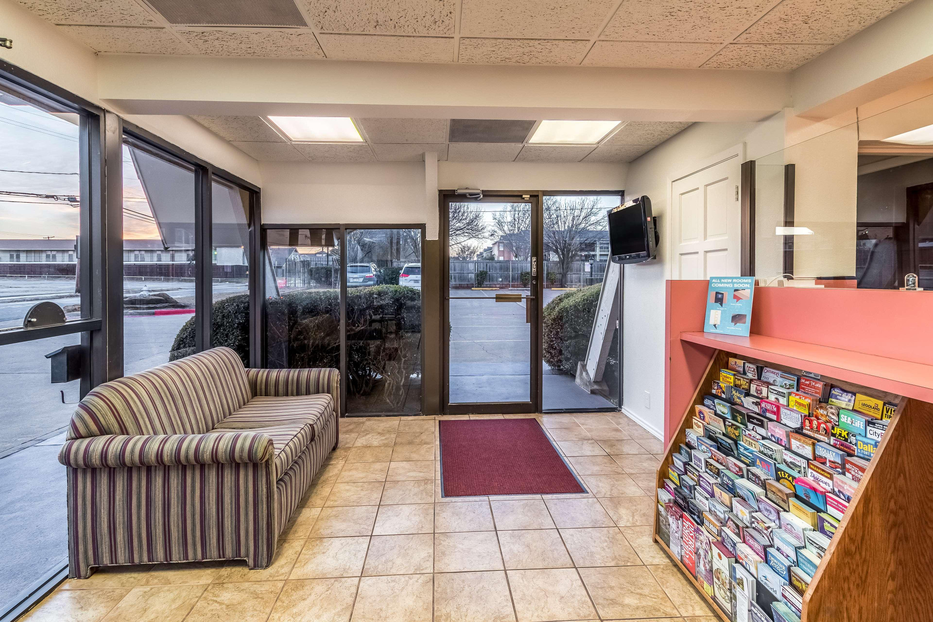 Vista Lobby Motel 6 Arlington, TX - UTA