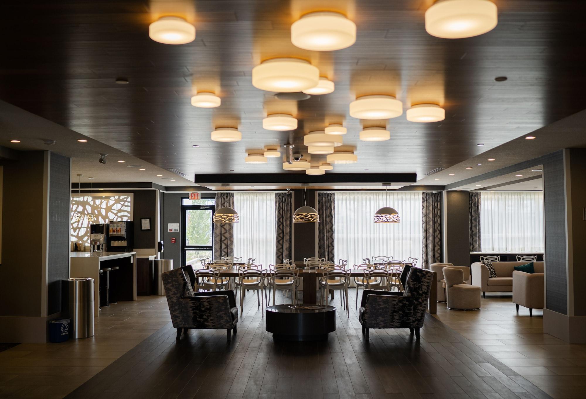 Vista Lobby Best Western Plus Airdrie Gateway