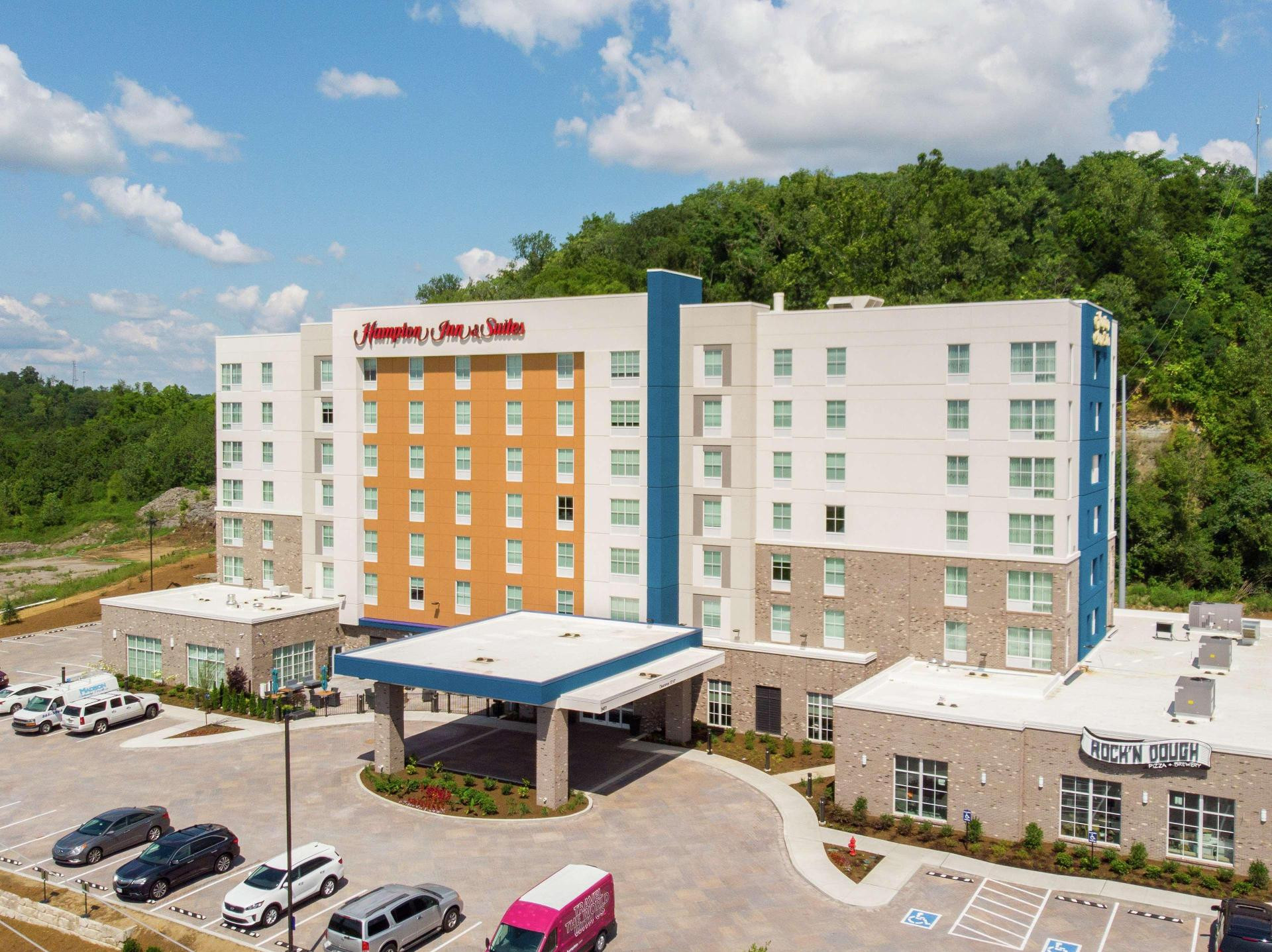 Vista Exterior Hampton Inn & Suites Nashville North Skyline