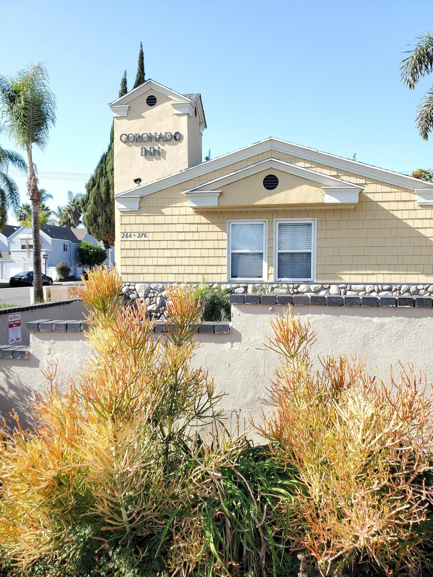 Vista Exterior Coronado Inn