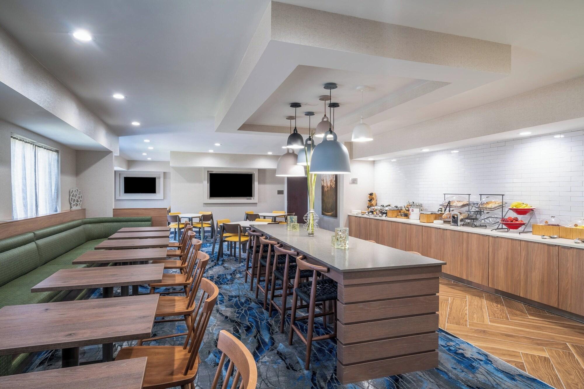 Restaurant Fairfield Inn & Suites Memphis I-240 & Perkins