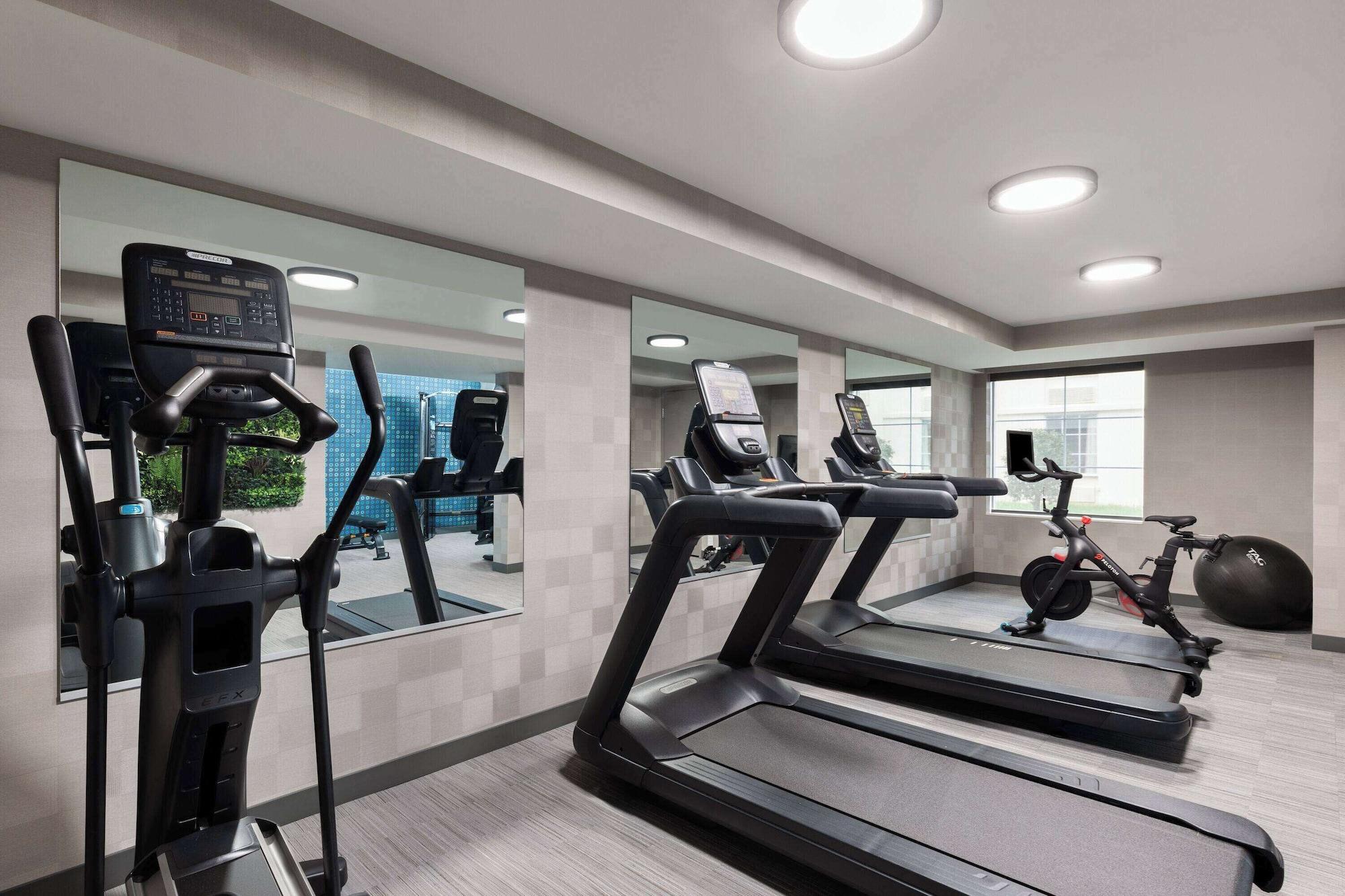 Gimnasio La Quinta Inn & Suites by Wyndham Knoxville Papermill