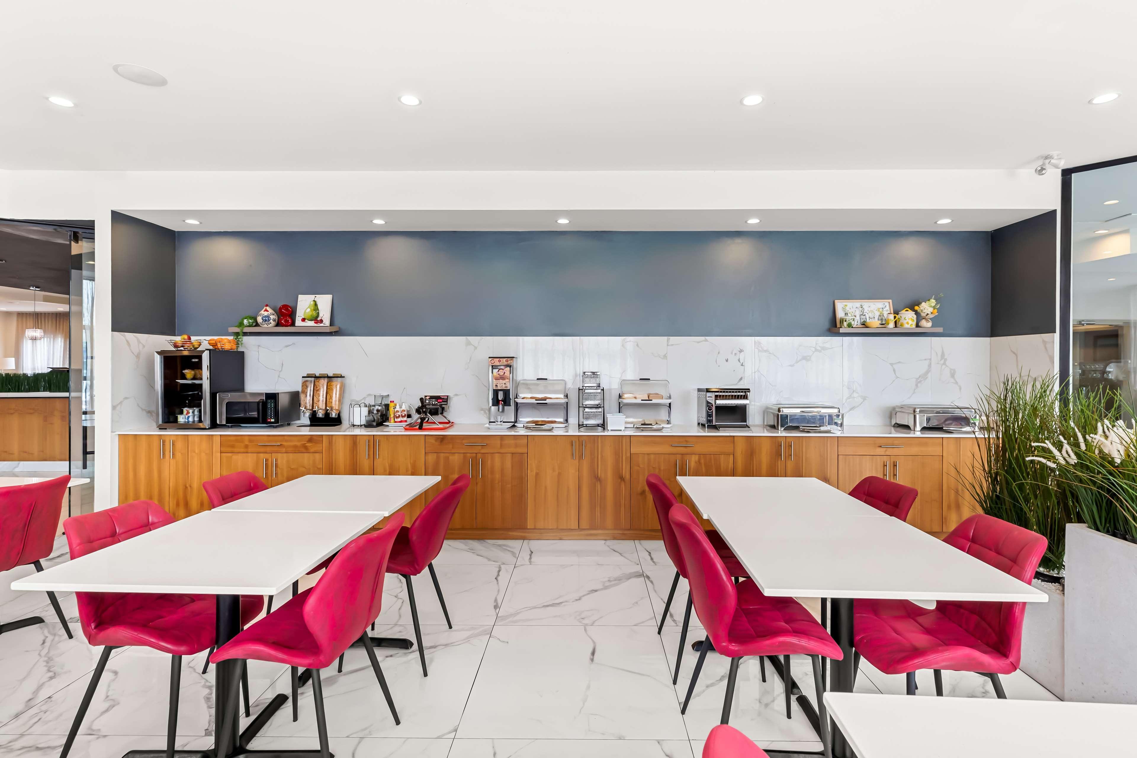 Restaurant Best Western Plus Montreal East