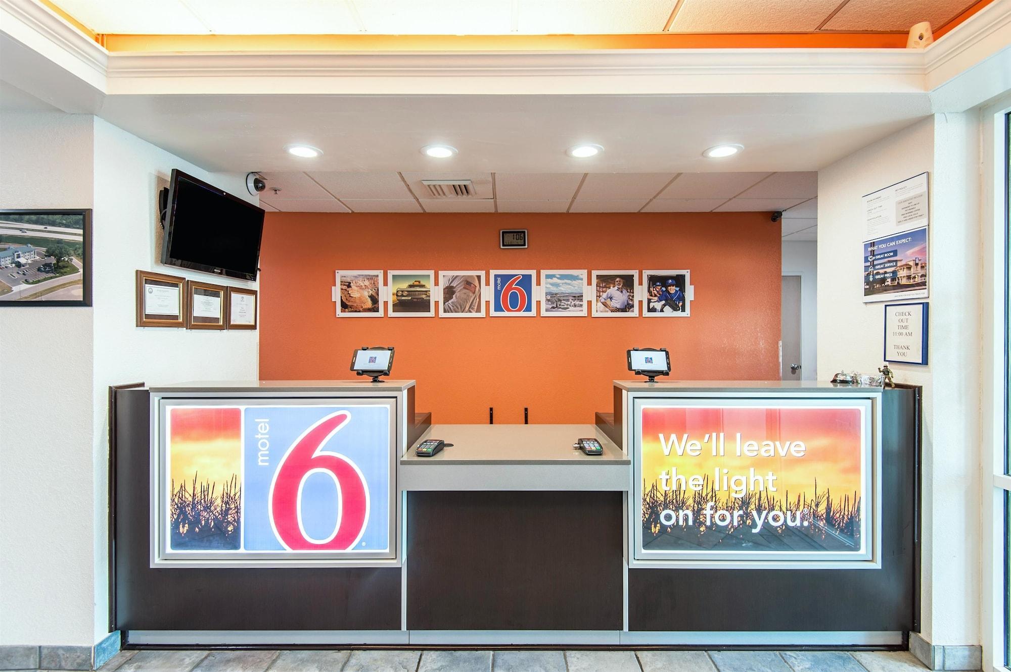 Varios Motel 6 Junction City, KS